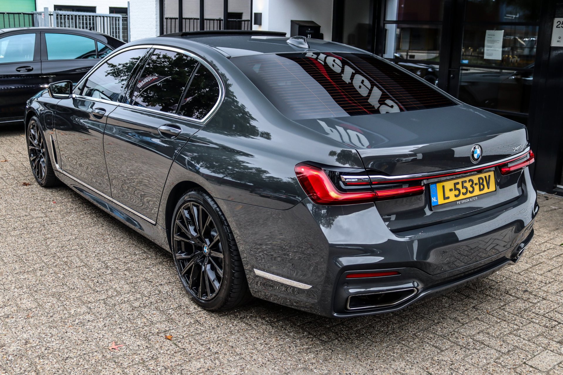 Foto van BMW 745e