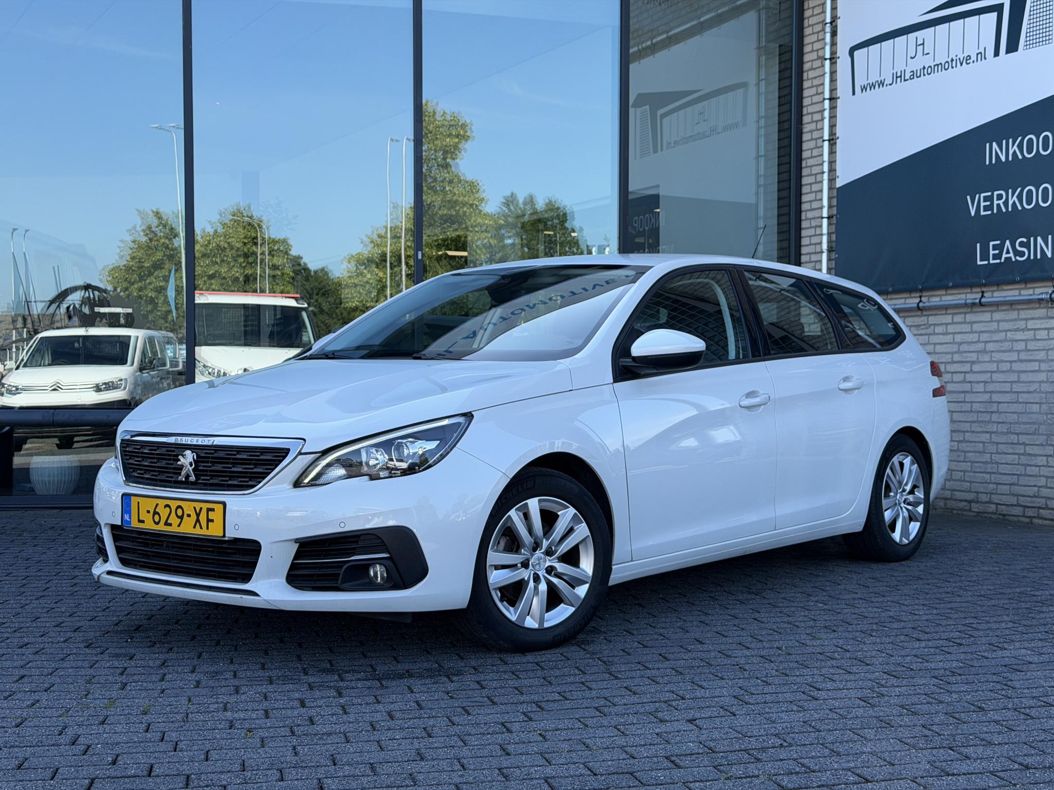 Peugeot 308 SW 1.2 PureTech Blue Lease Active 2021 - voorkant