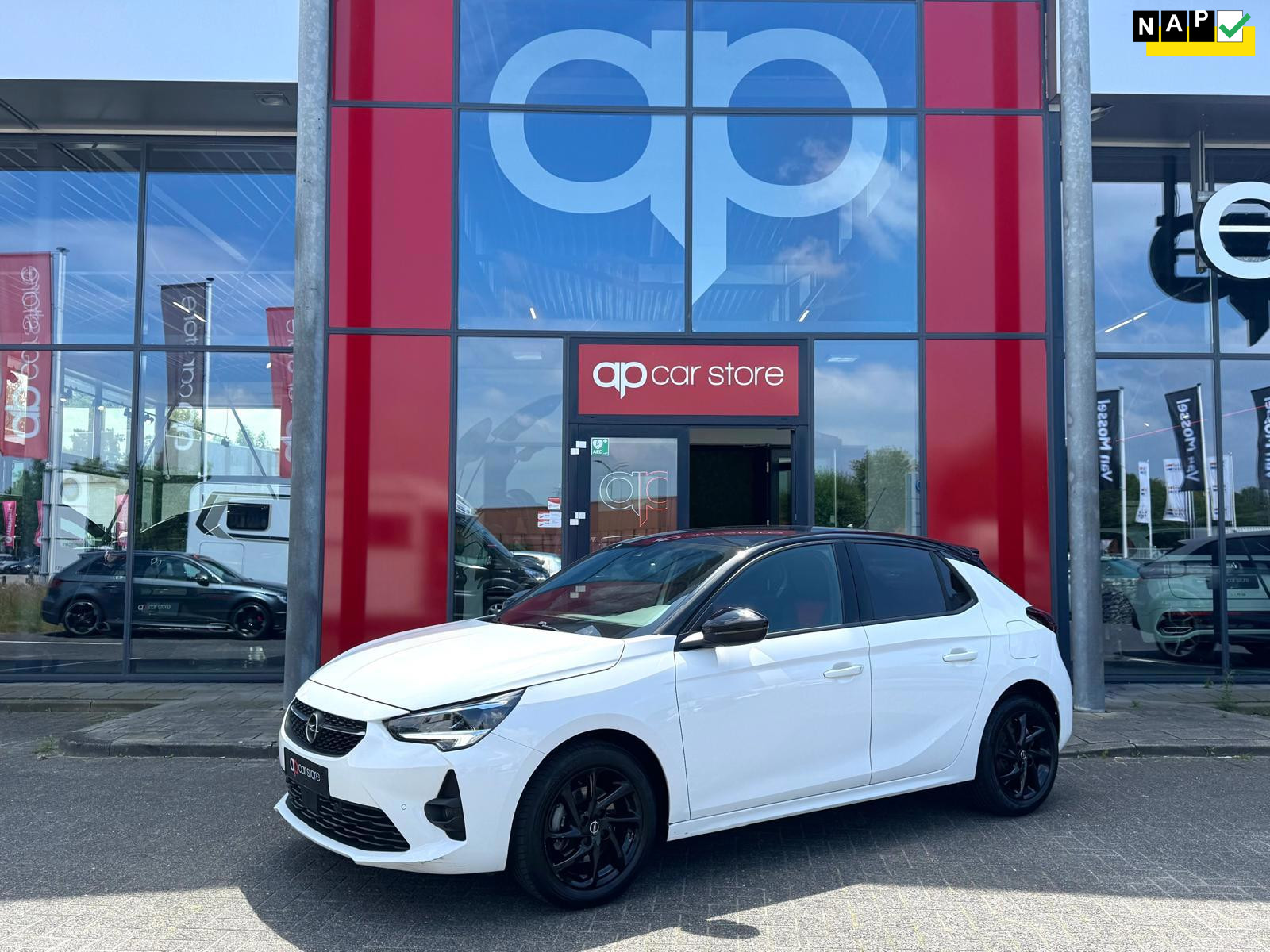 Opel Corsa 1.2 GS Line | LED | 360 Camera | Parksens | Carplay | Leder | Two Tone | NAP | 2021 - voorkant
