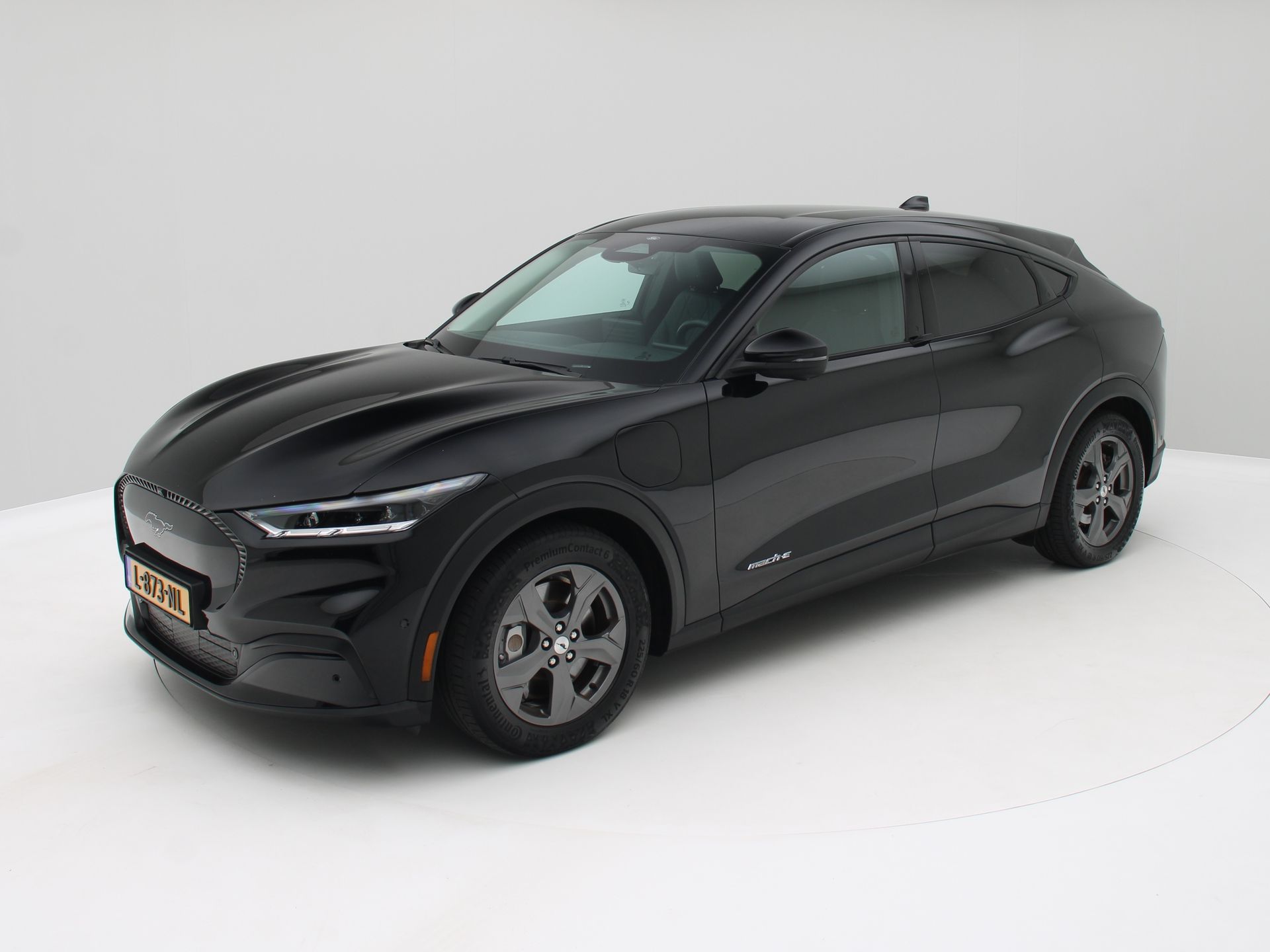 Ford Mustang Mach-e RWD 75 kWh Techn. Pack / SOH 97% / Leder / 360 Camera / Origineel NL 2021 - voorkant