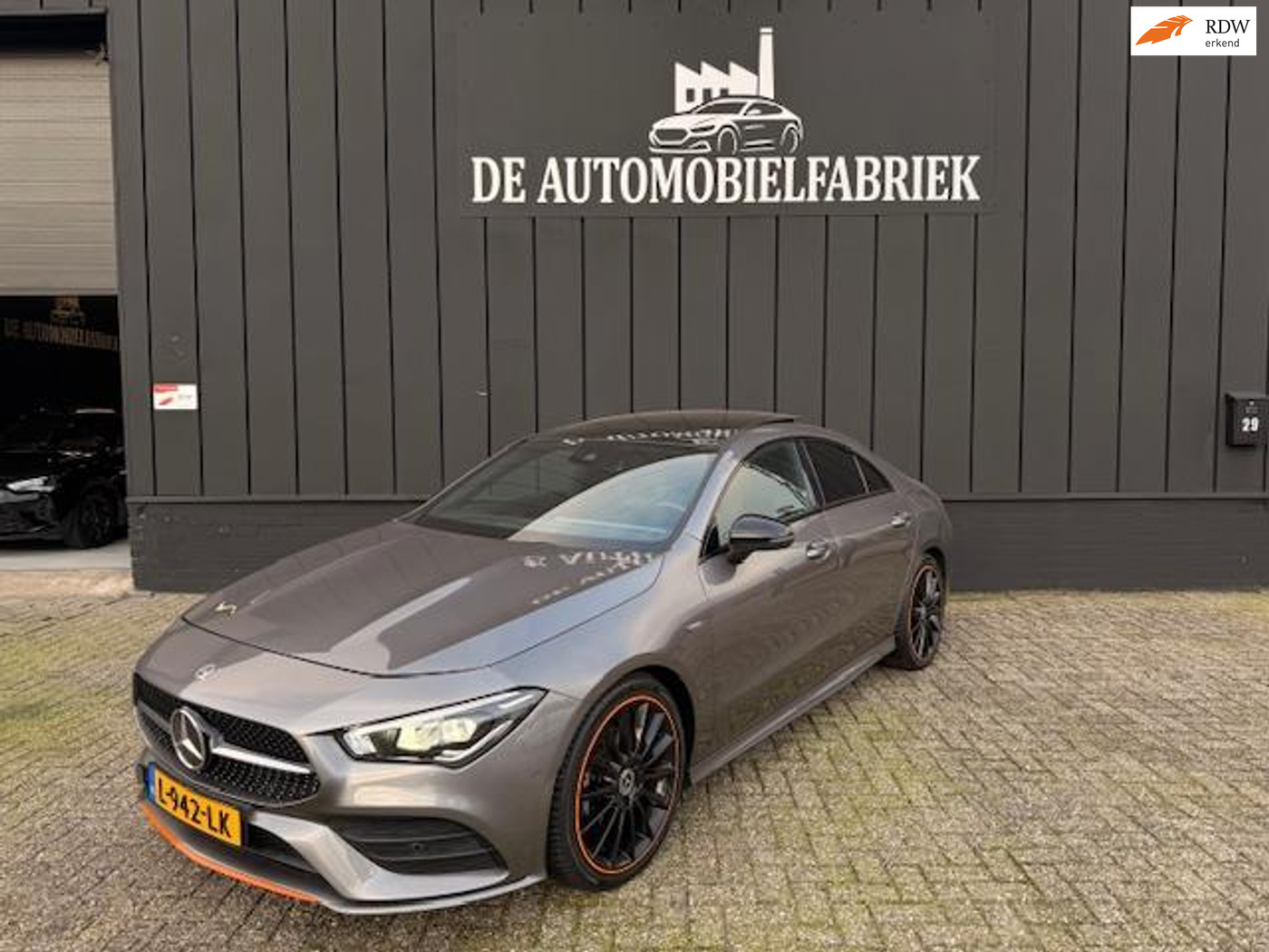 Mercedes-Benz Cla-klasse Mercedes-Benz CLA-klasse 180 Business Solution AMG Orange 2019 - voorkant