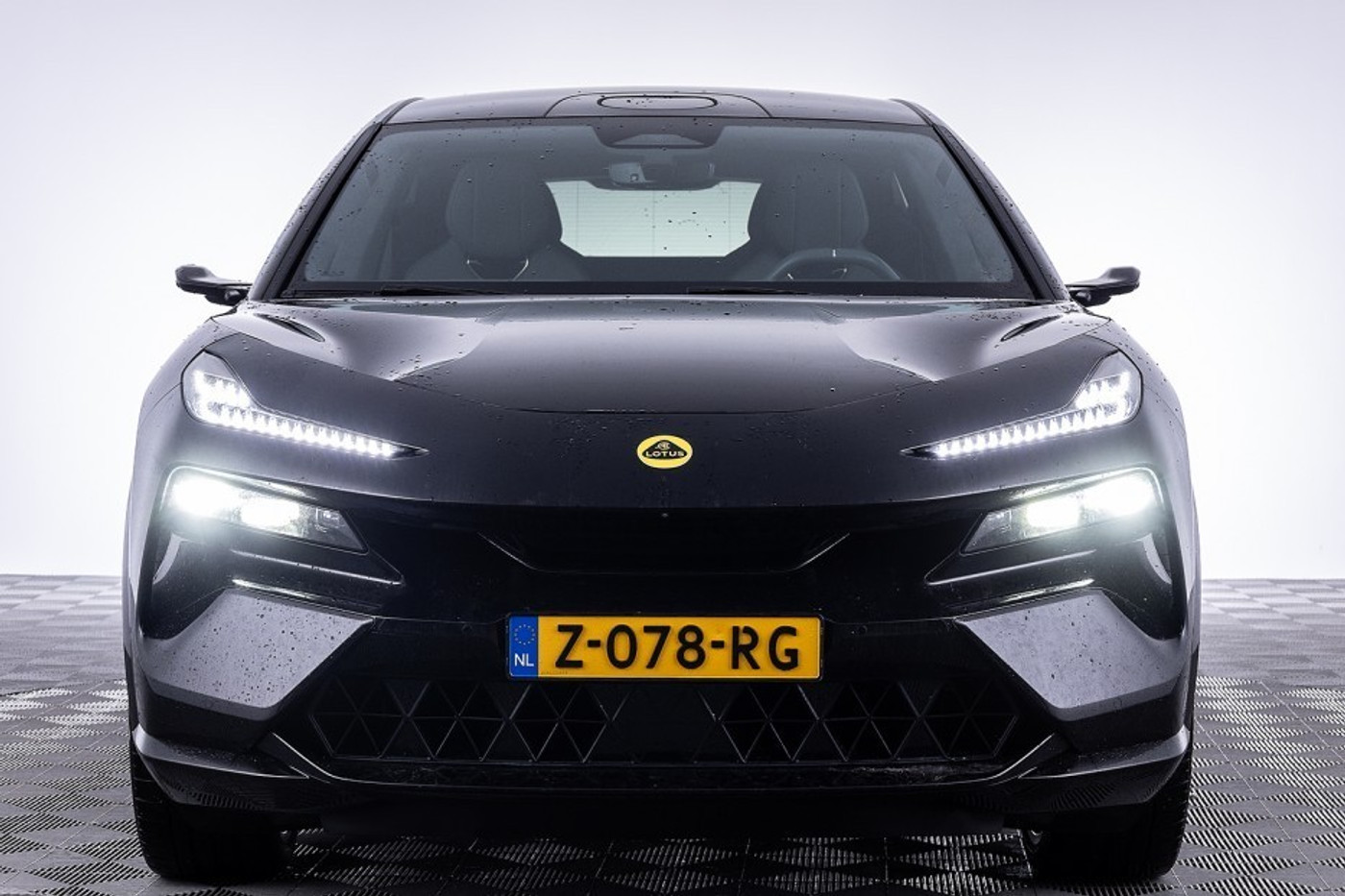 Foto van Lotus Eletre