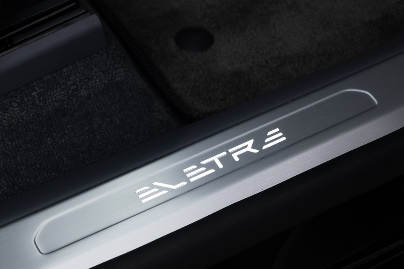 Foto van Lotus Eletre