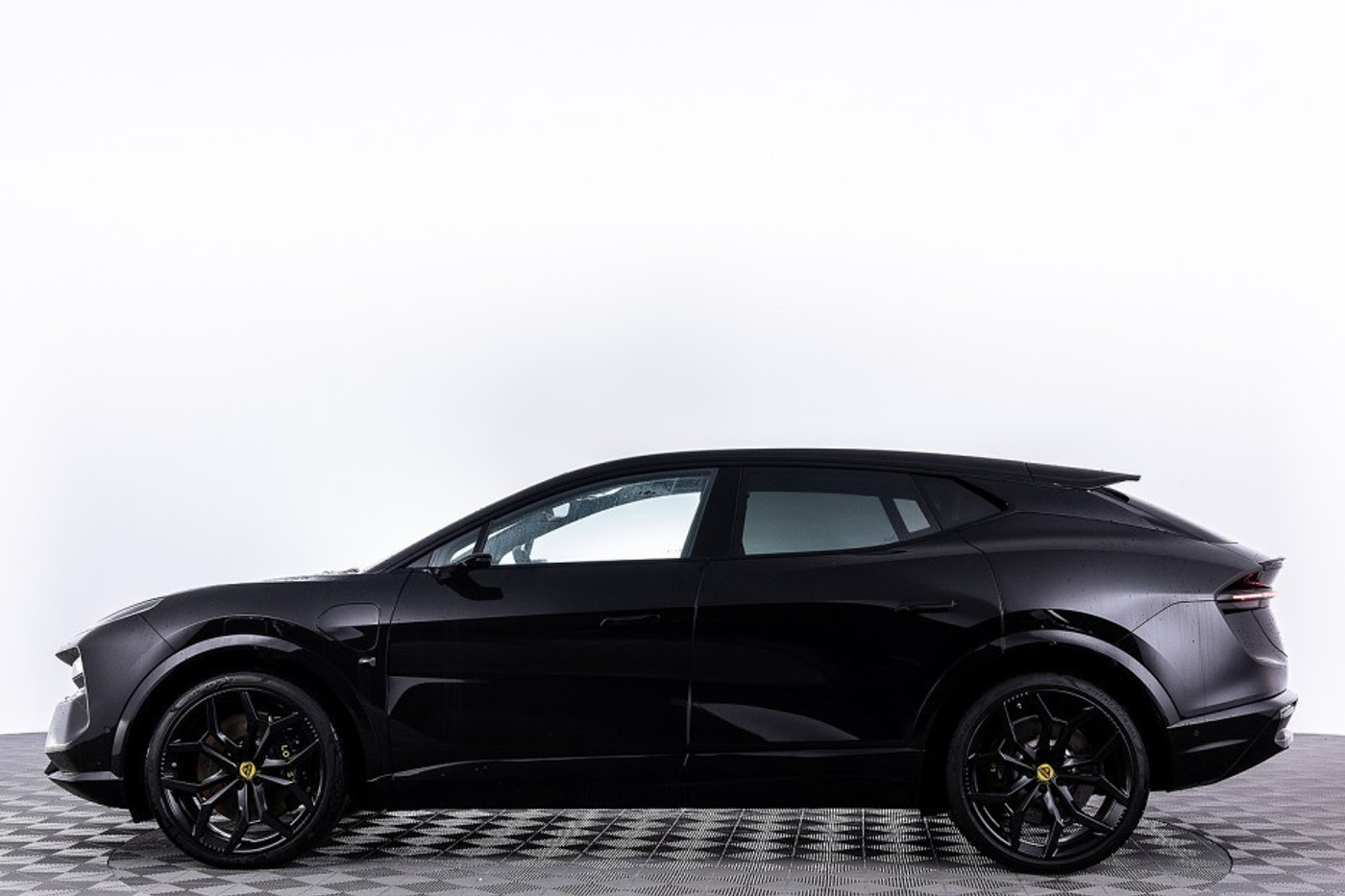 Foto van Lotus Eletre
