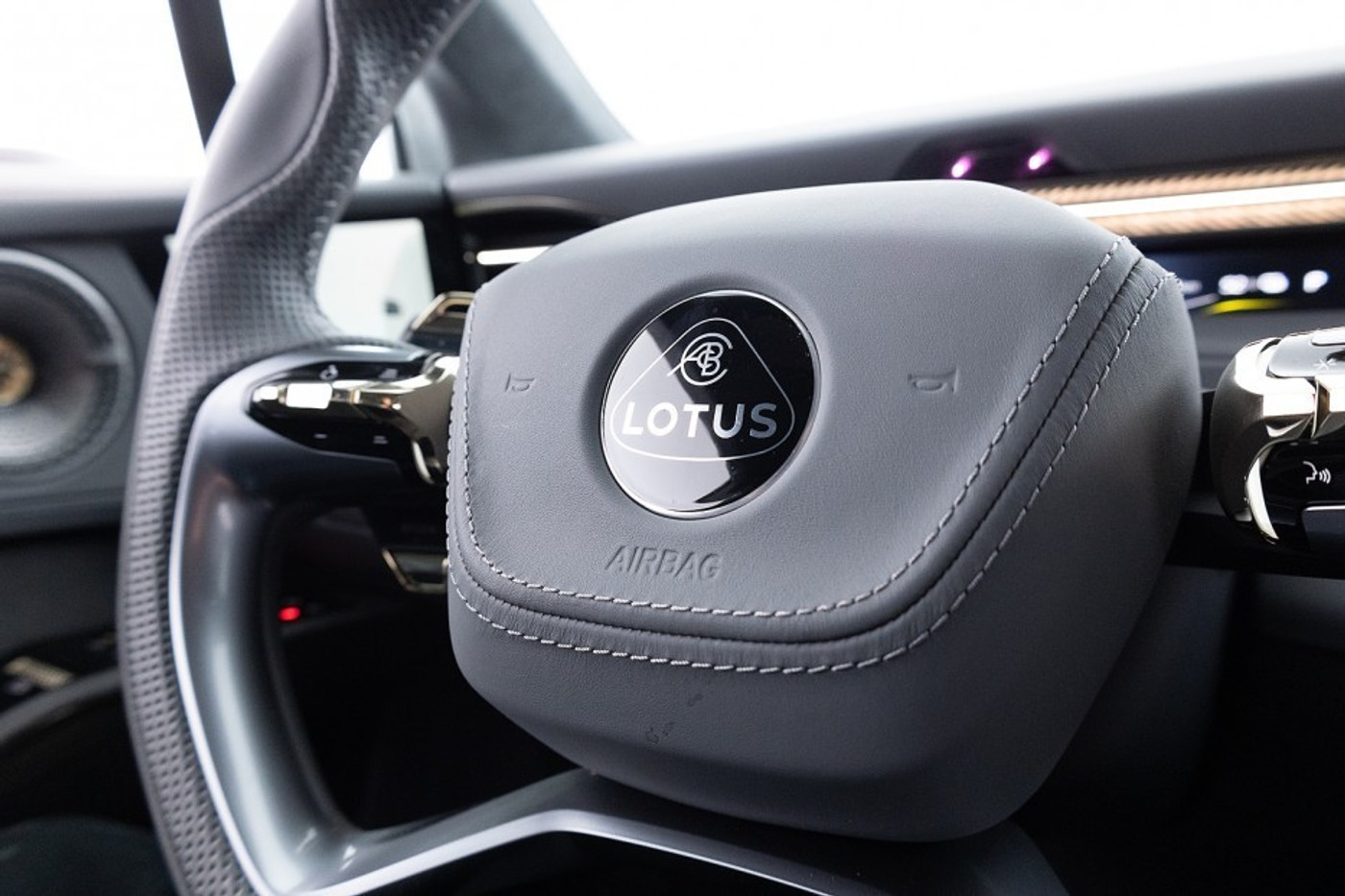 Foto van Lotus Eletre