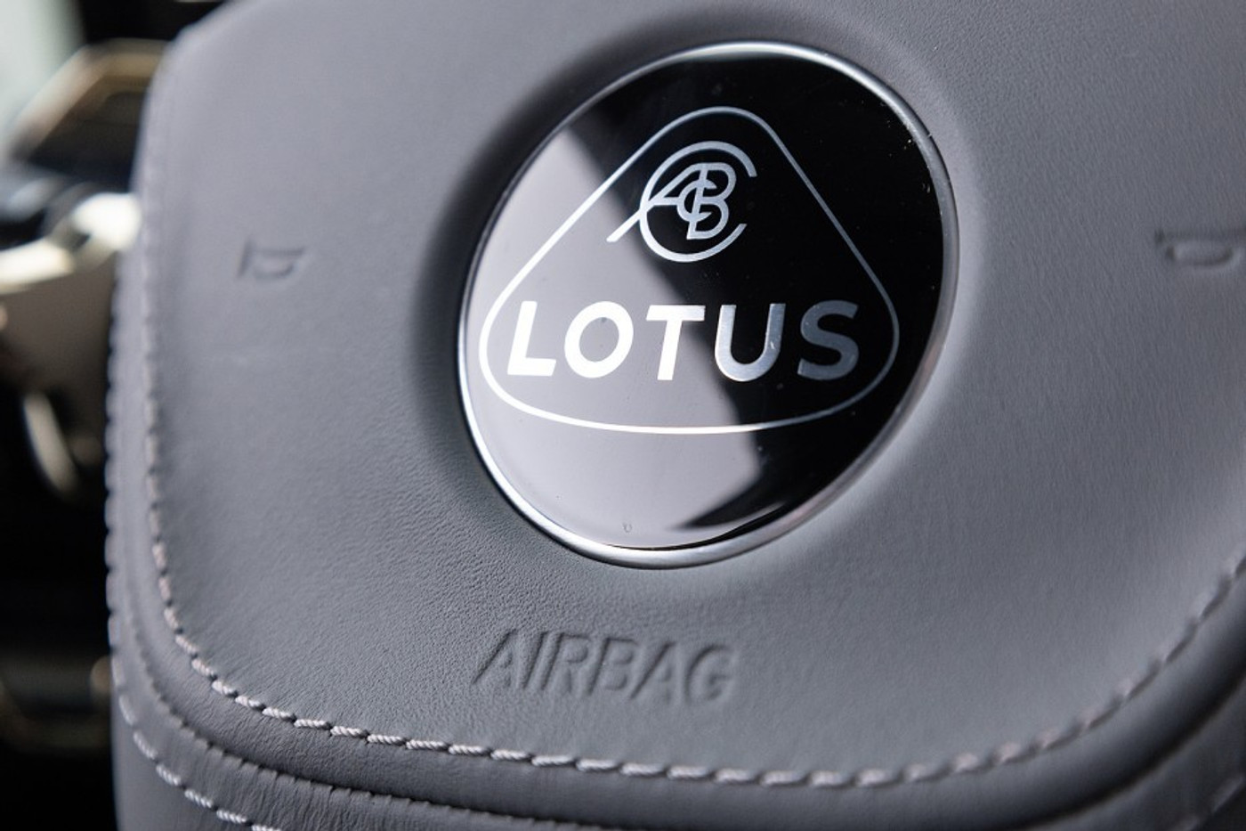 Foto van Lotus Eletre