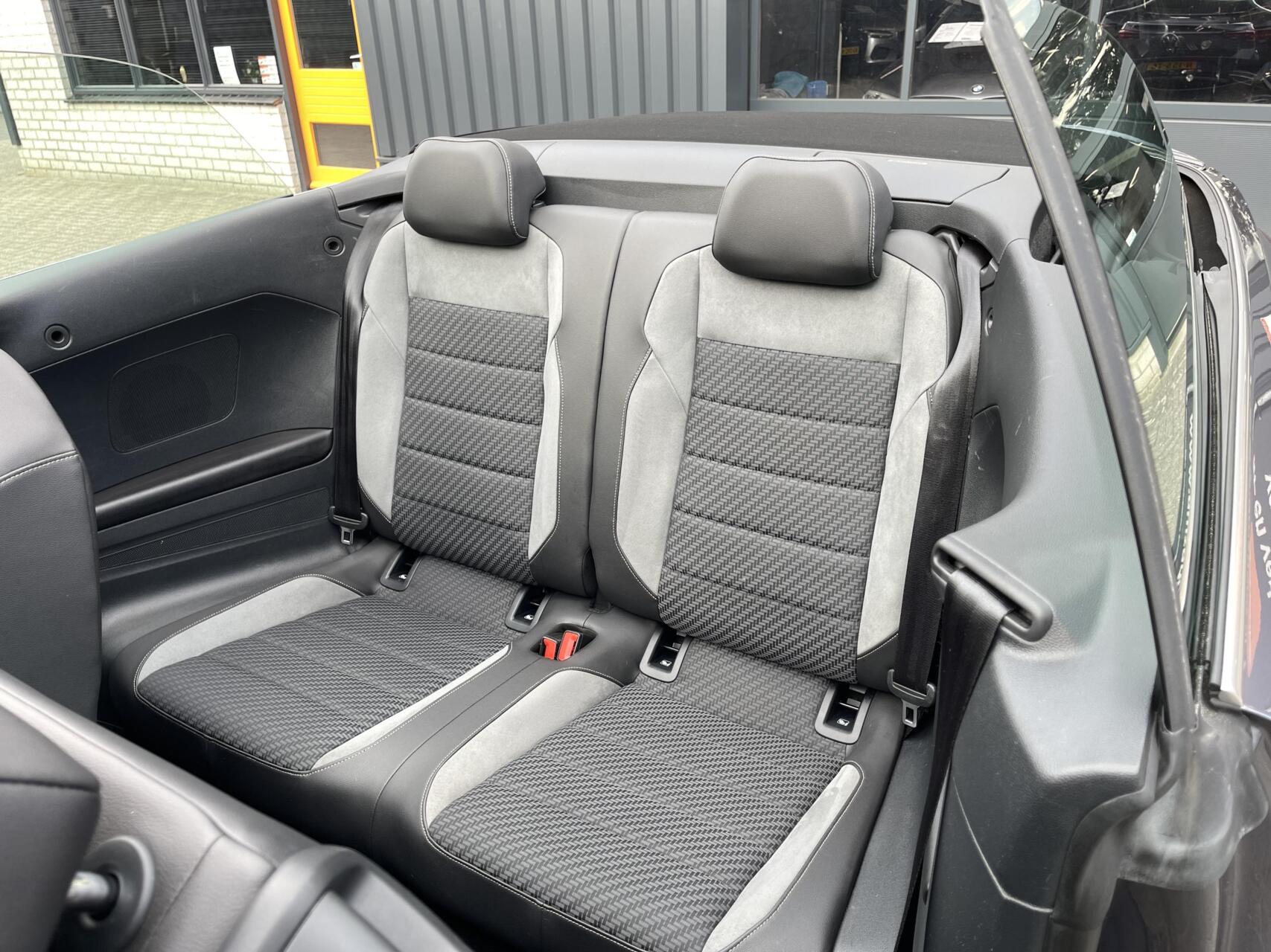 Foto van Volkswagen T-roc Cabrio