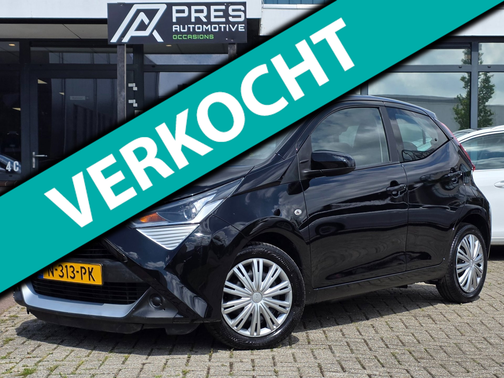 Toyota Toyota Aygo 1.0 VVT-i x-play |AIRCO|CAMERA|CARPLAY 2022 - voorkant