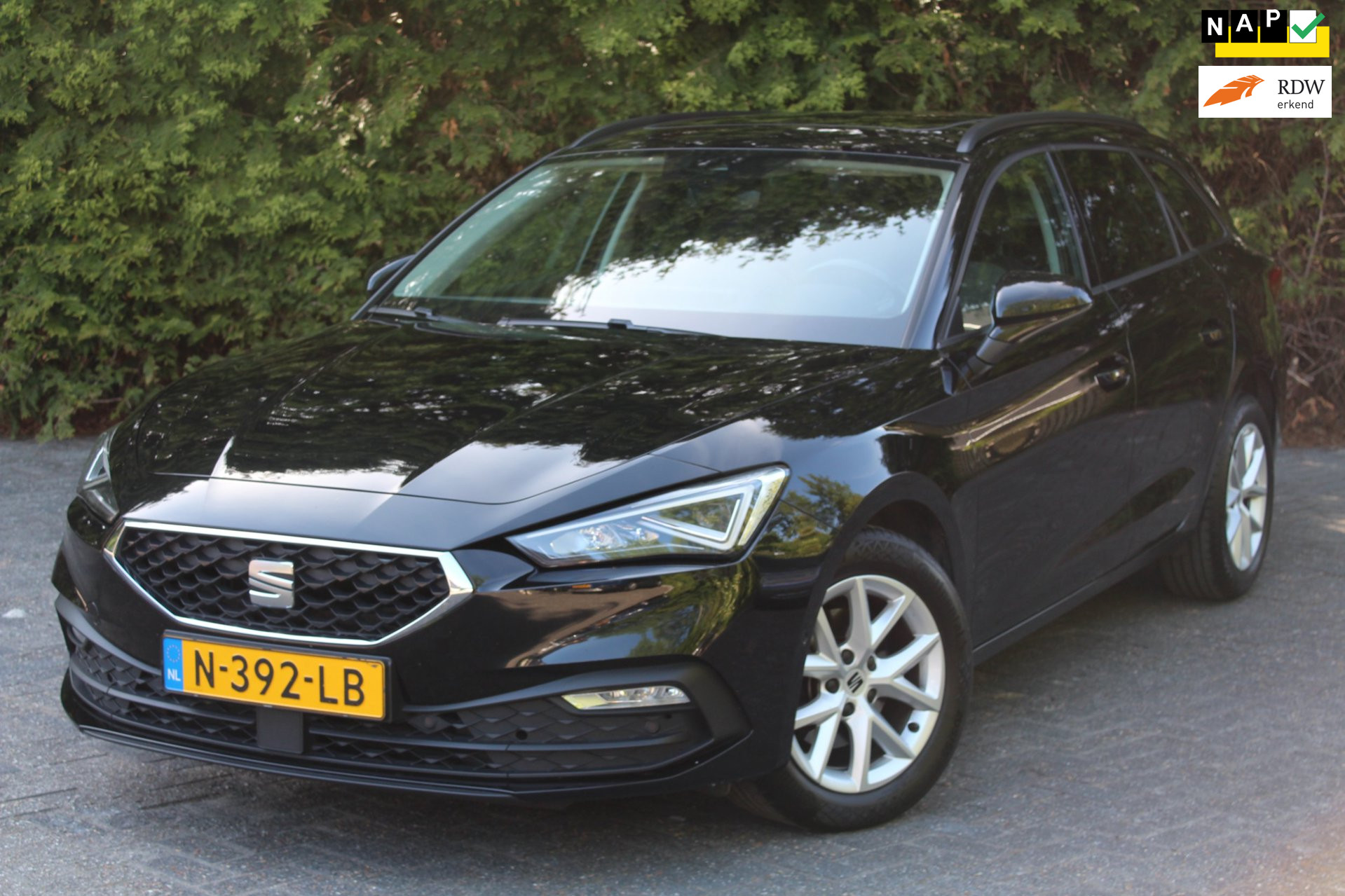 Seat Seat Leon SP 1.0 TSI Style Business Intense 110PK | Panoramadak | Parkeercamera | Apple/Android Carplay | Trekhaak 2021 - voorkant