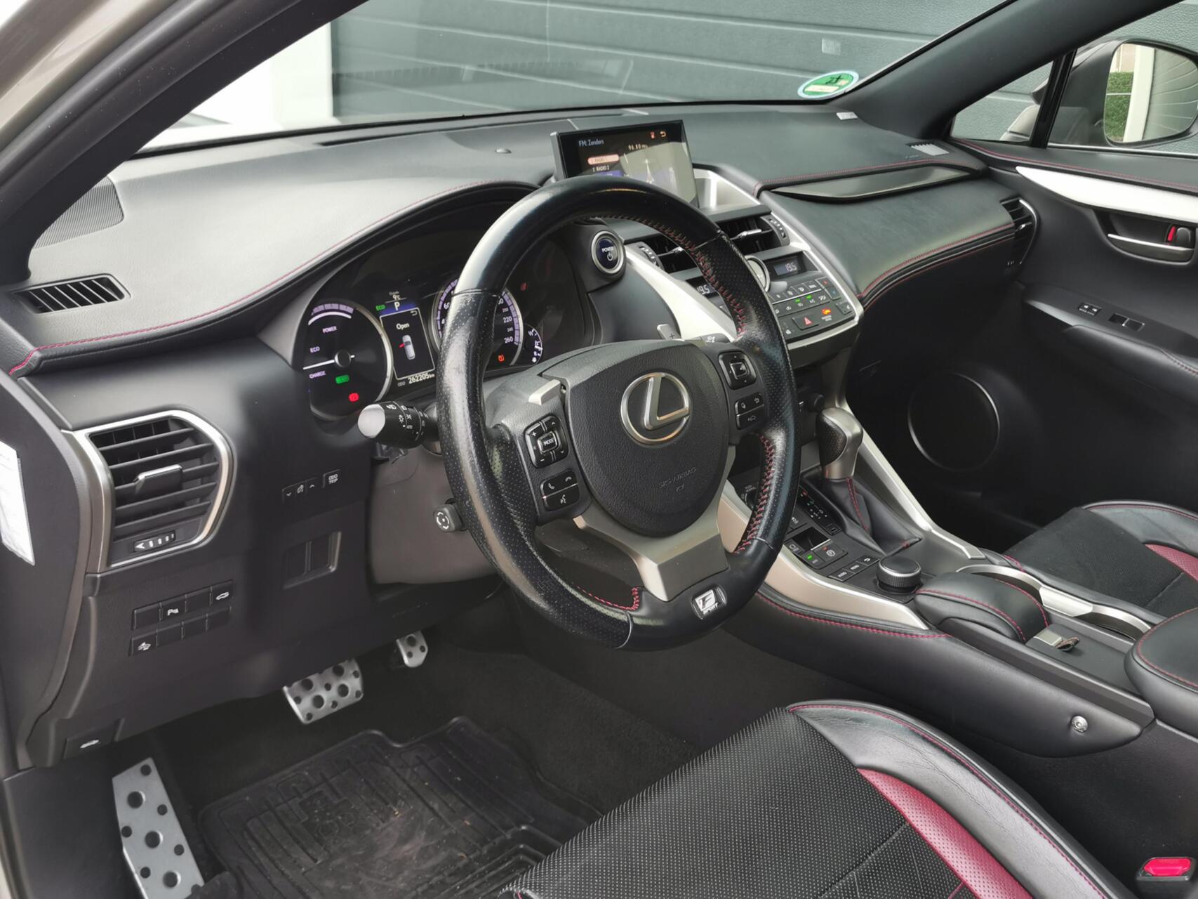 Foto van Lexus Lexus Nx300h