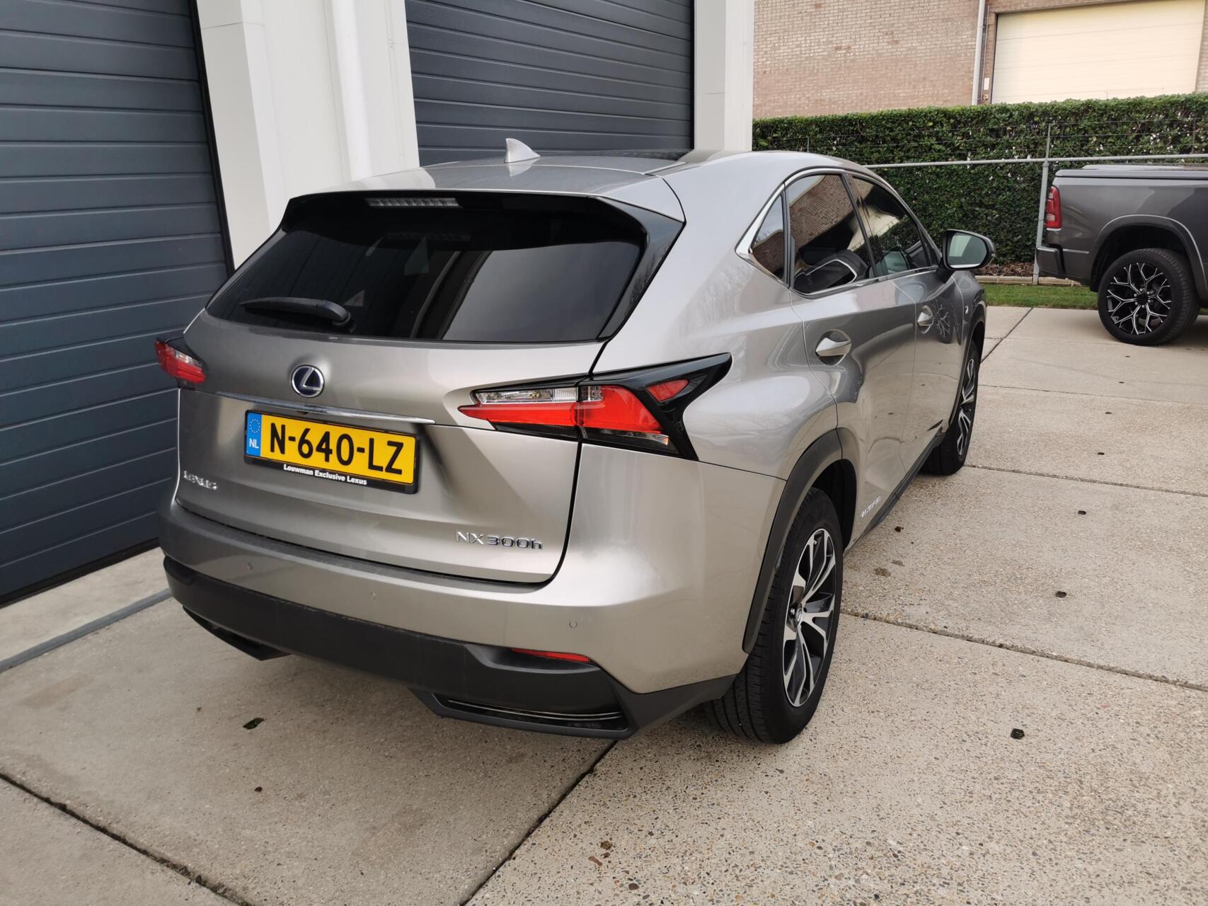Foto van Lexus Lexus Nx300h