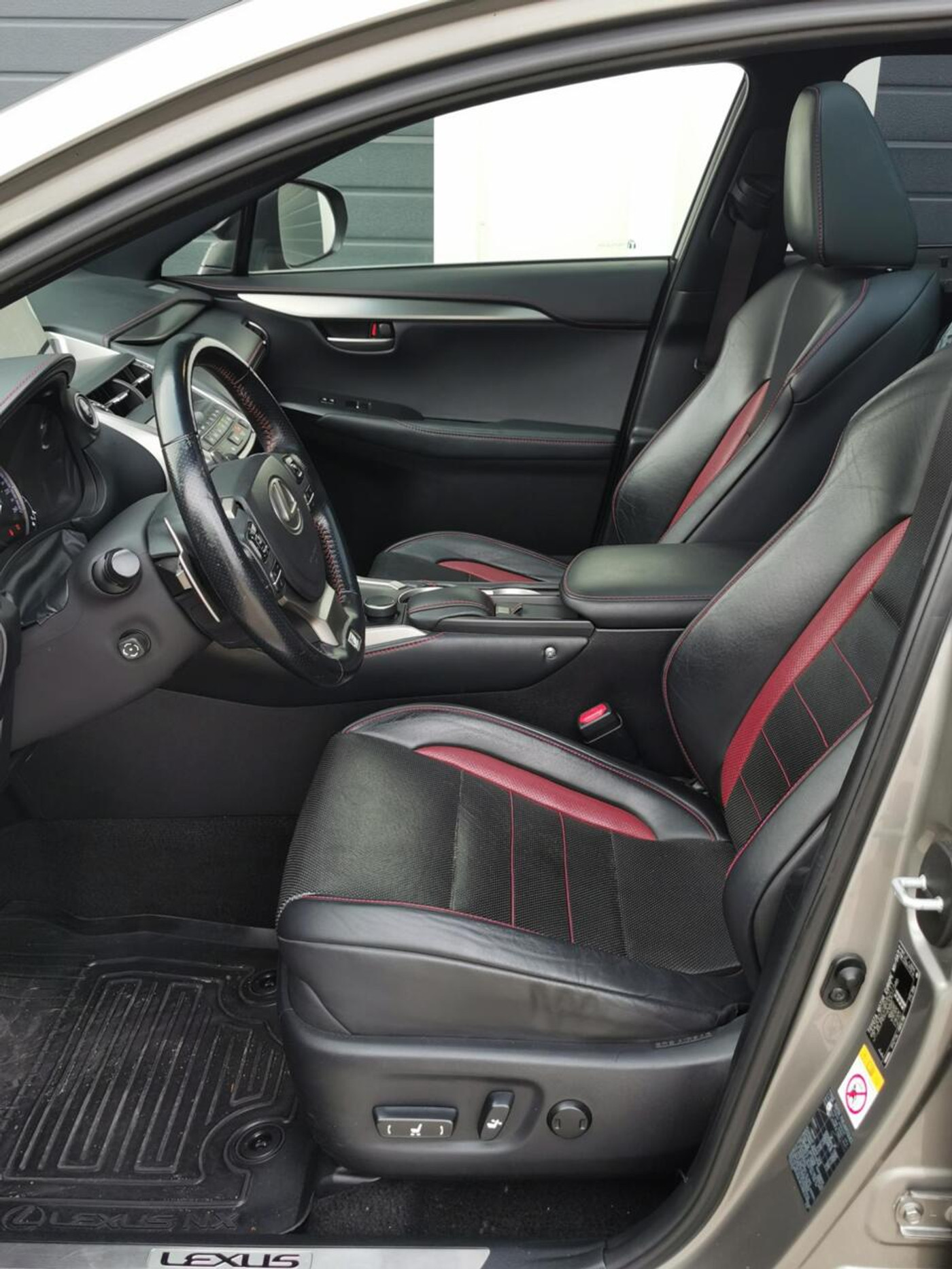 Foto van Lexus Lexus Nx300h