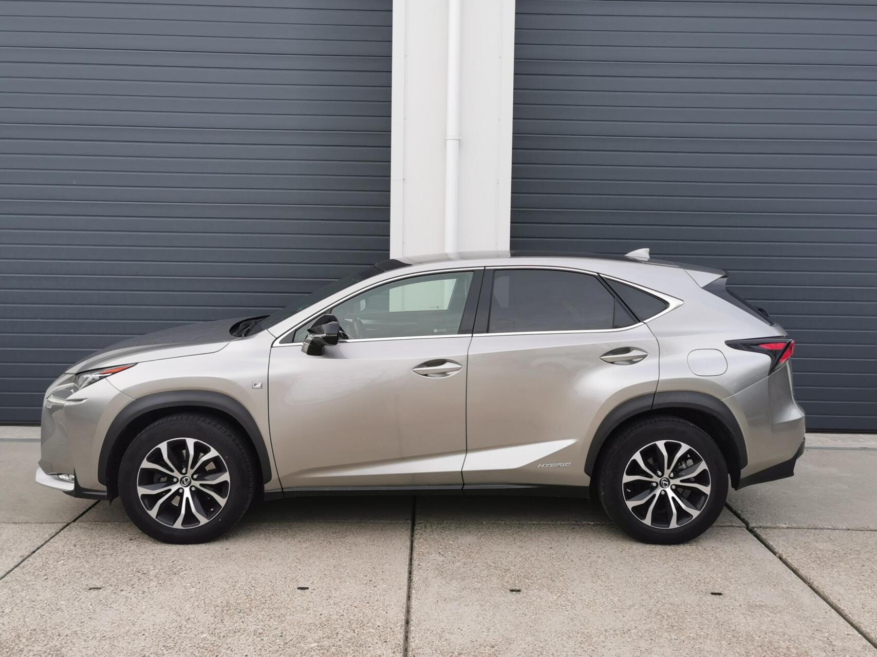 Foto van Lexus Lexus Nx300h