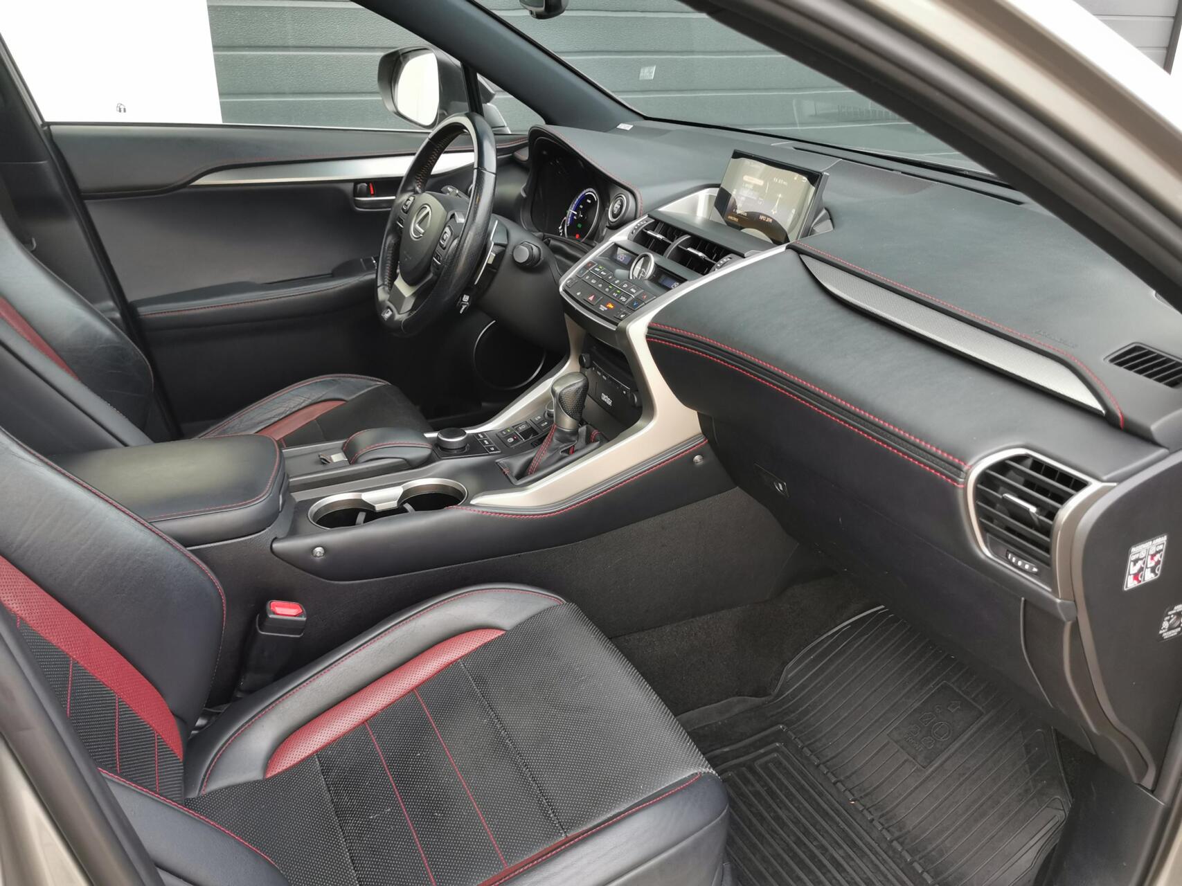 Foto van Lexus Lexus Nx300h