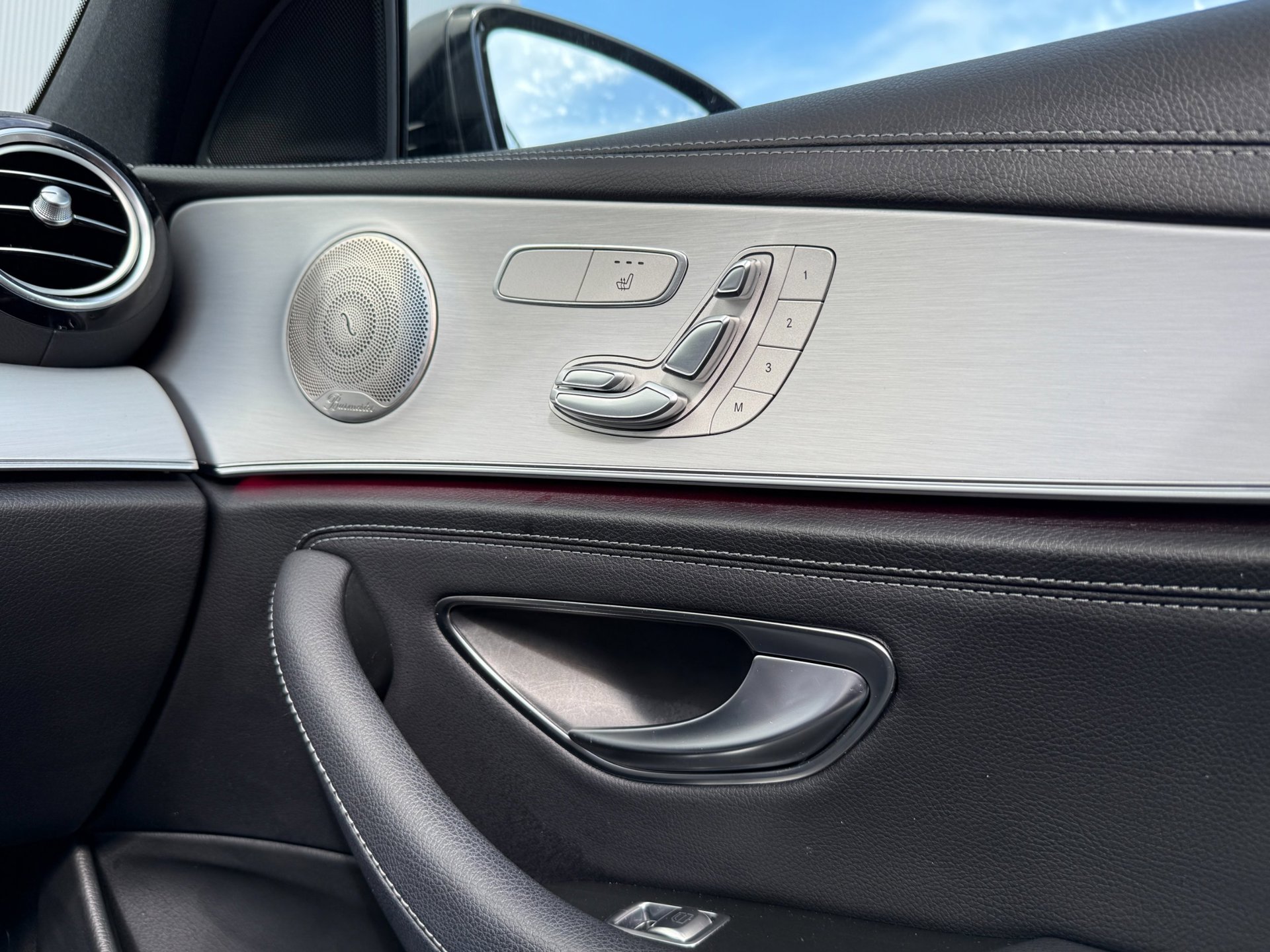 Foto van Mercedes-Benz E 200