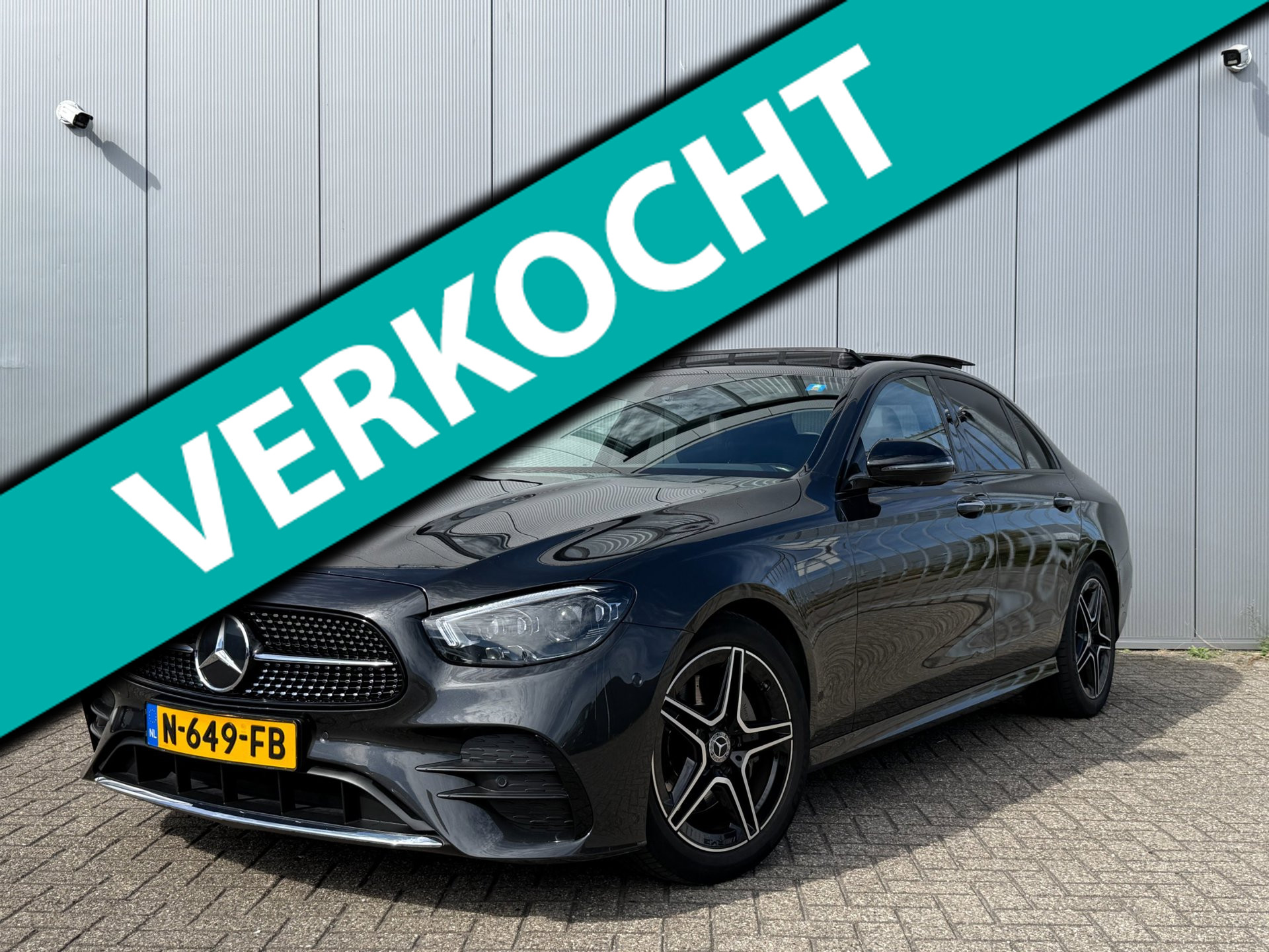 Mercedes-Benz E 200 200 Business Solution AMG | Panoramadak | Burmester | Elektrische stoelen | 360 Camera | Dealer onderhouden 2021 - voorkant