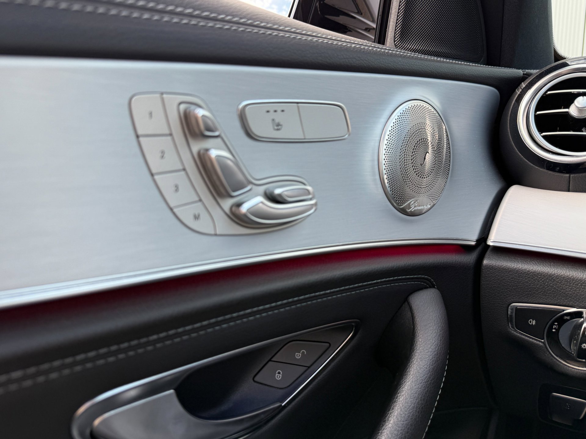 Foto van Mercedes-Benz E 200