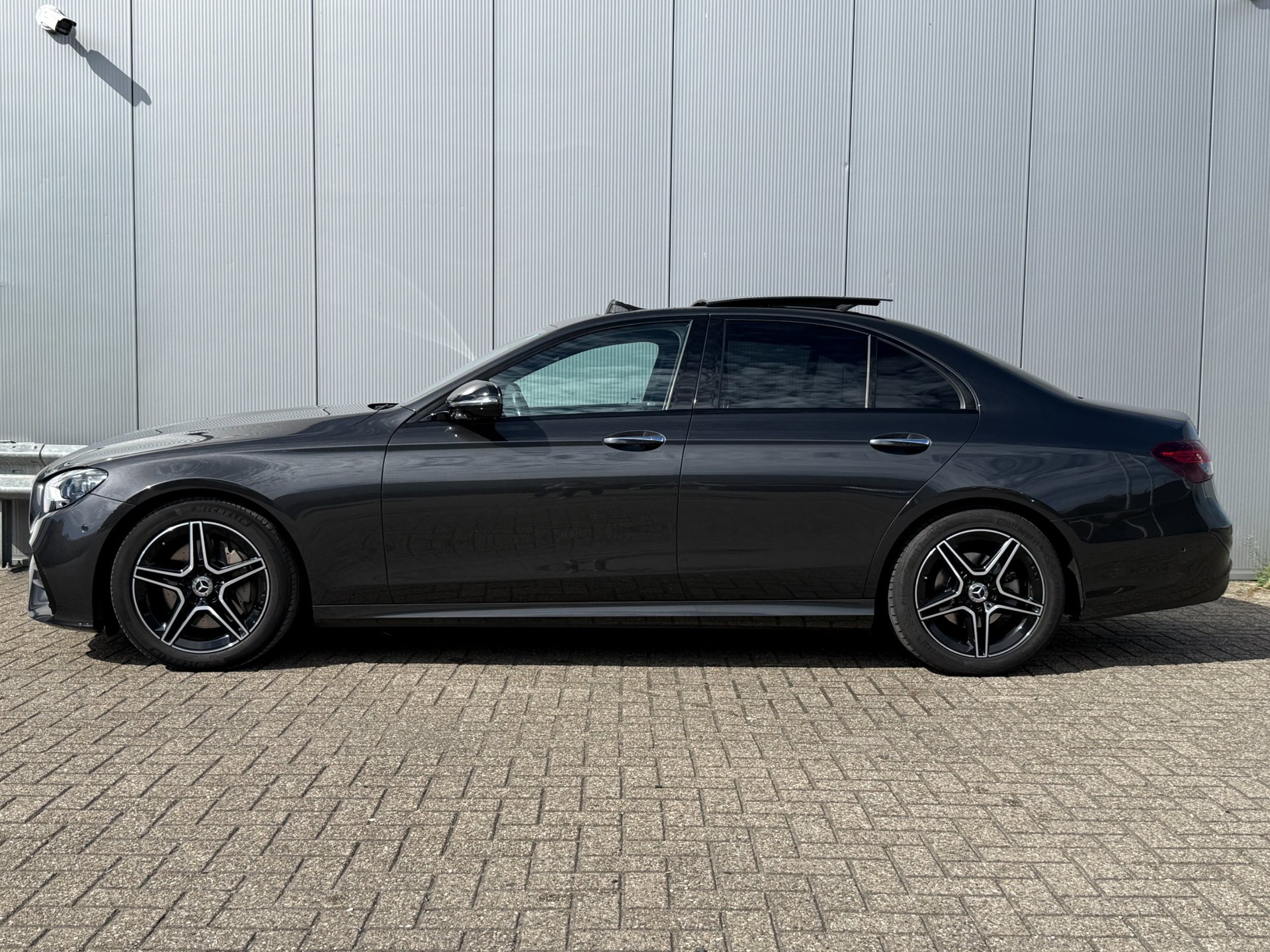 Foto van Mercedes-Benz E 200