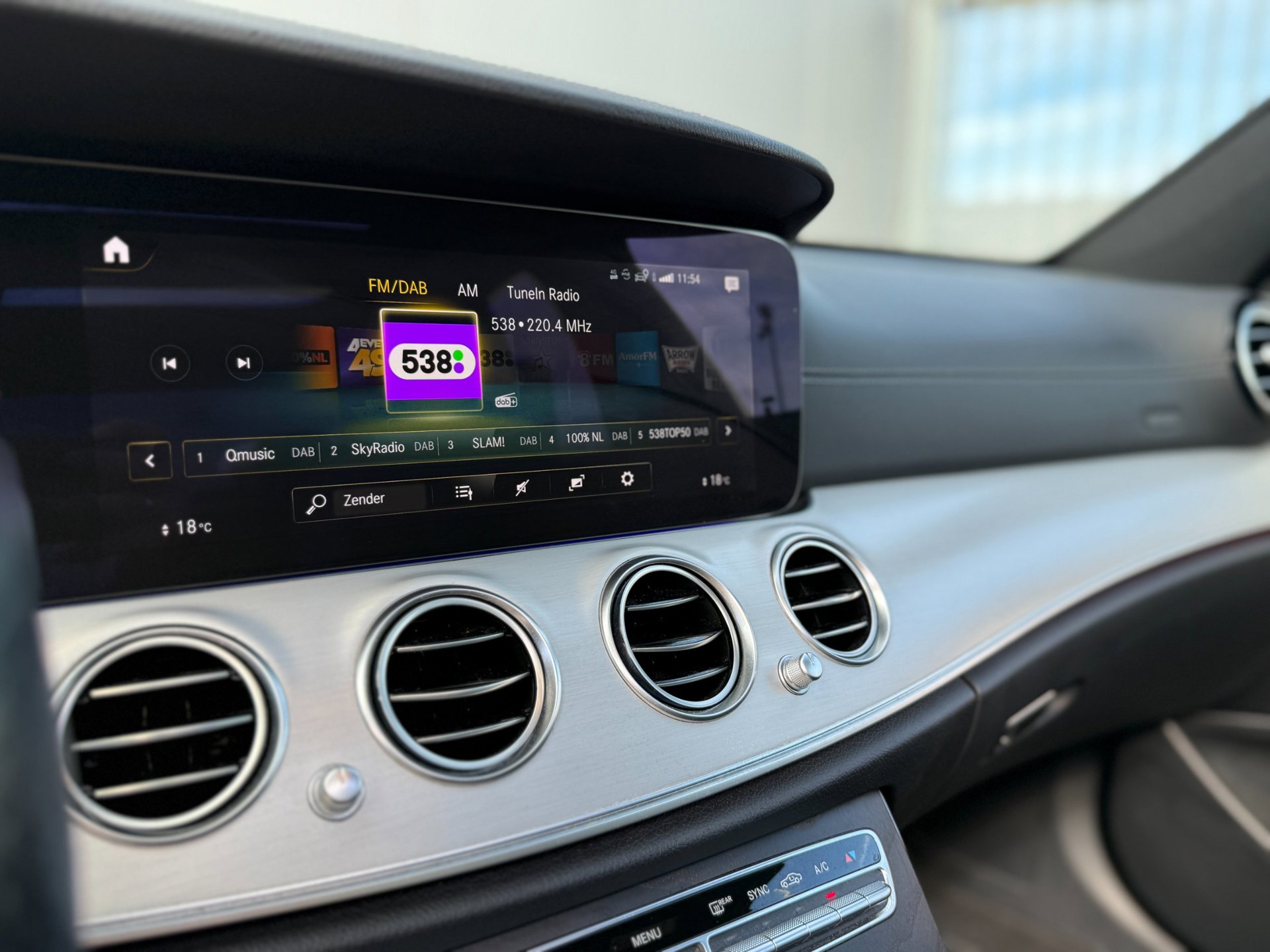 Foto van Mercedes-Benz E 200