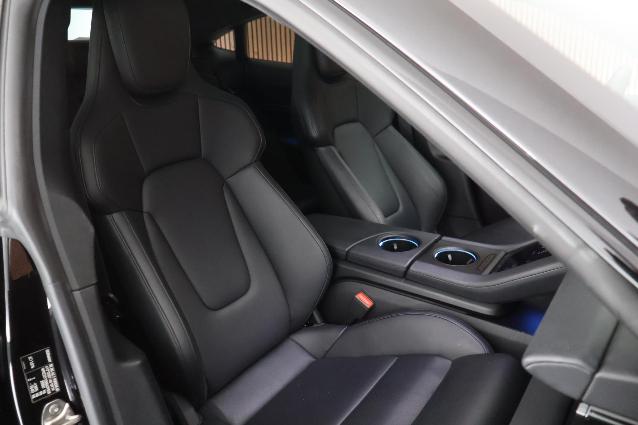 Foto van Porsche Taycan 4s