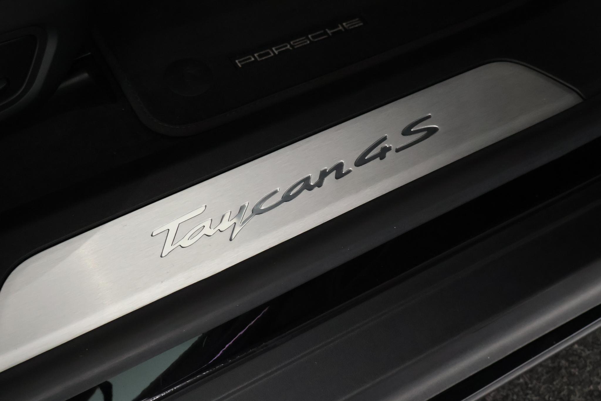 Foto van Porsche Taycan 4s