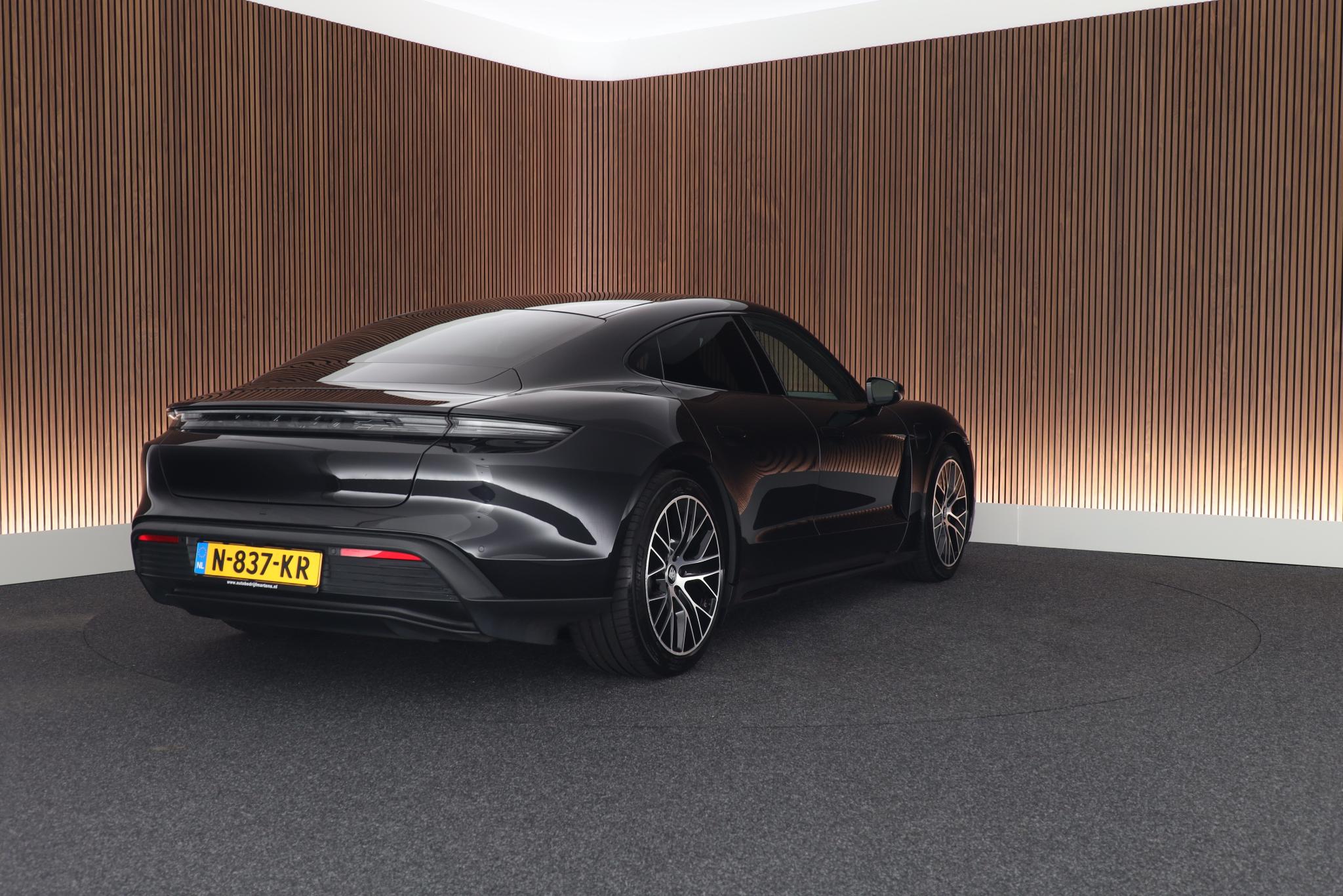 Foto van Porsche Taycan 4s