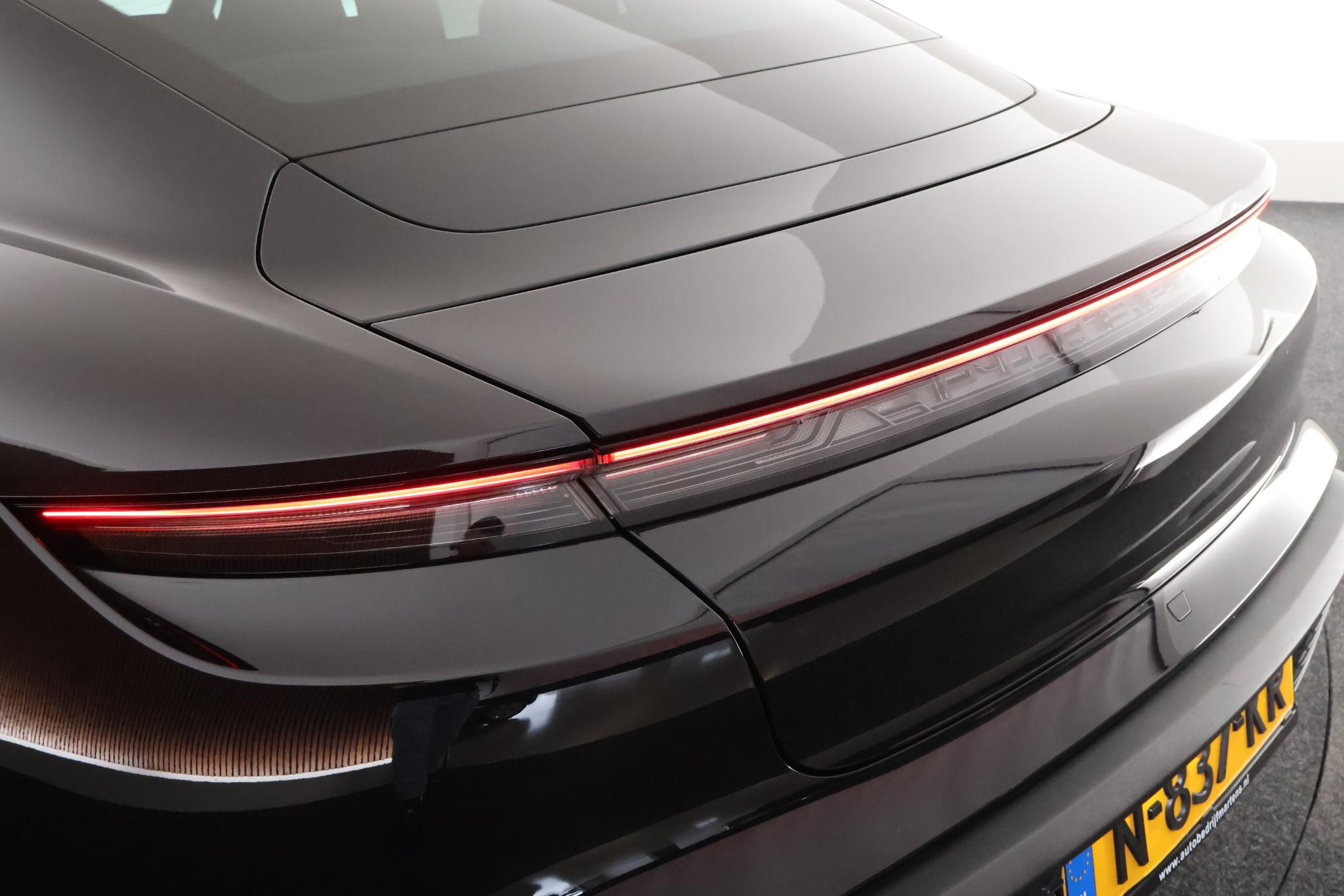 Foto van Porsche Taycan 4s