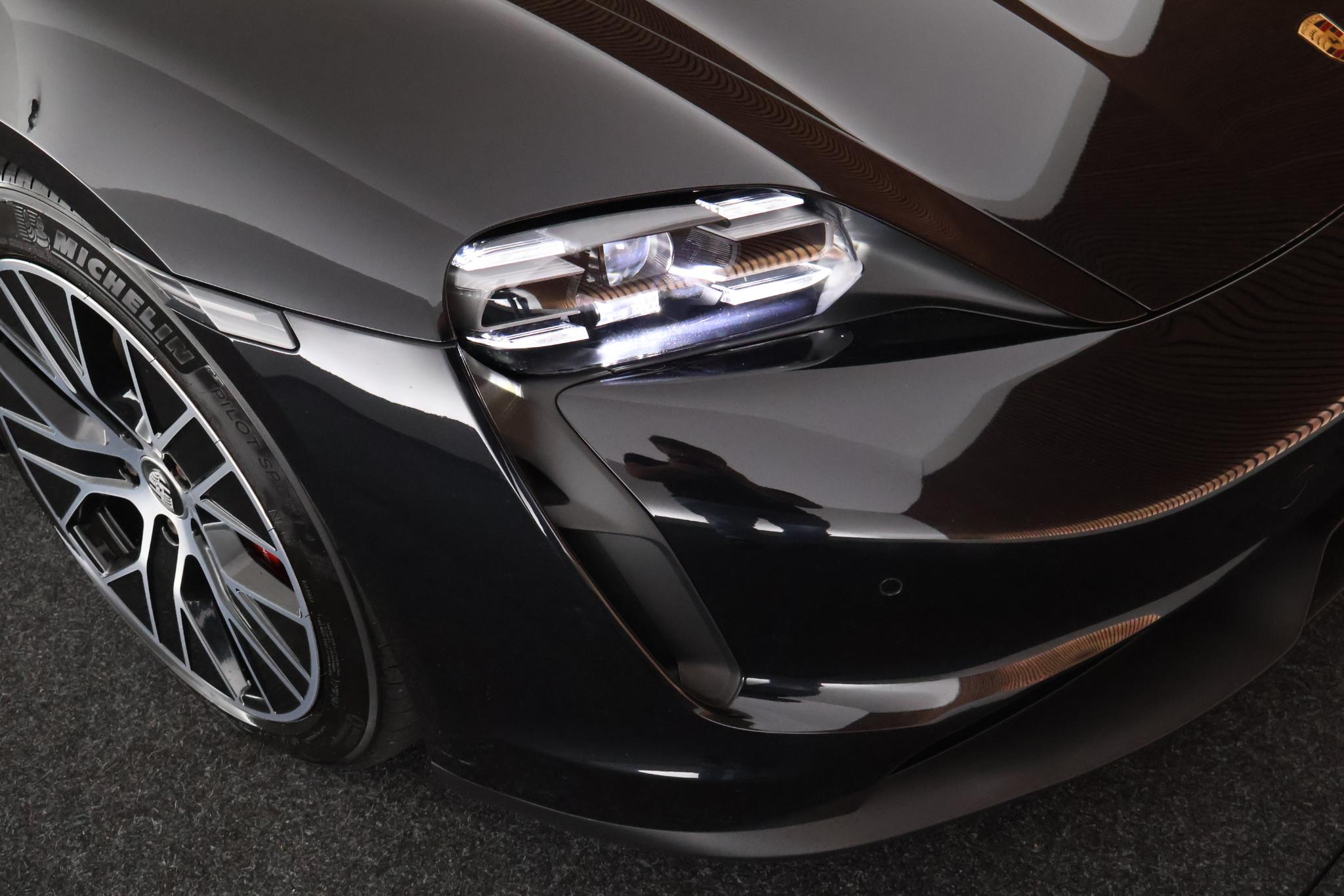 Foto van Porsche Taycan 4s