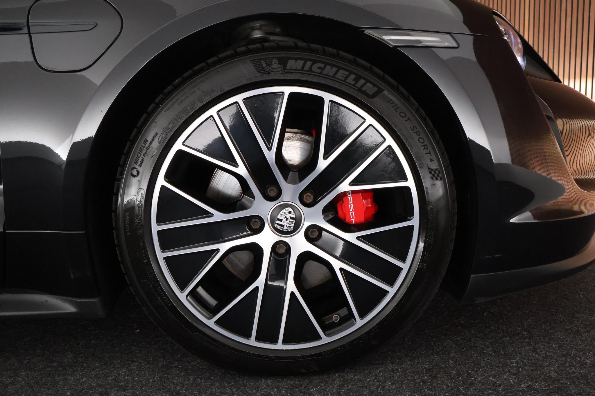 Foto van Porsche Taycan 4s