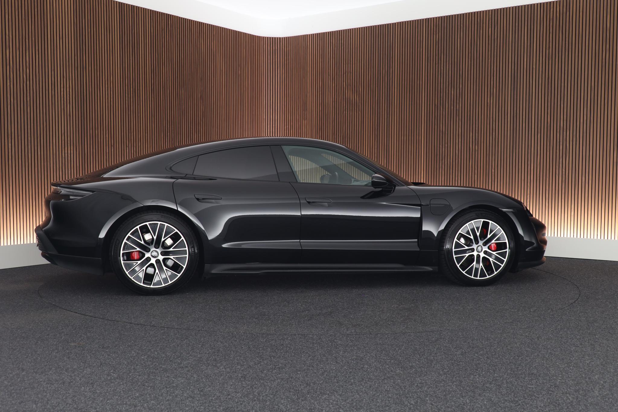 Foto van Porsche Taycan 4s