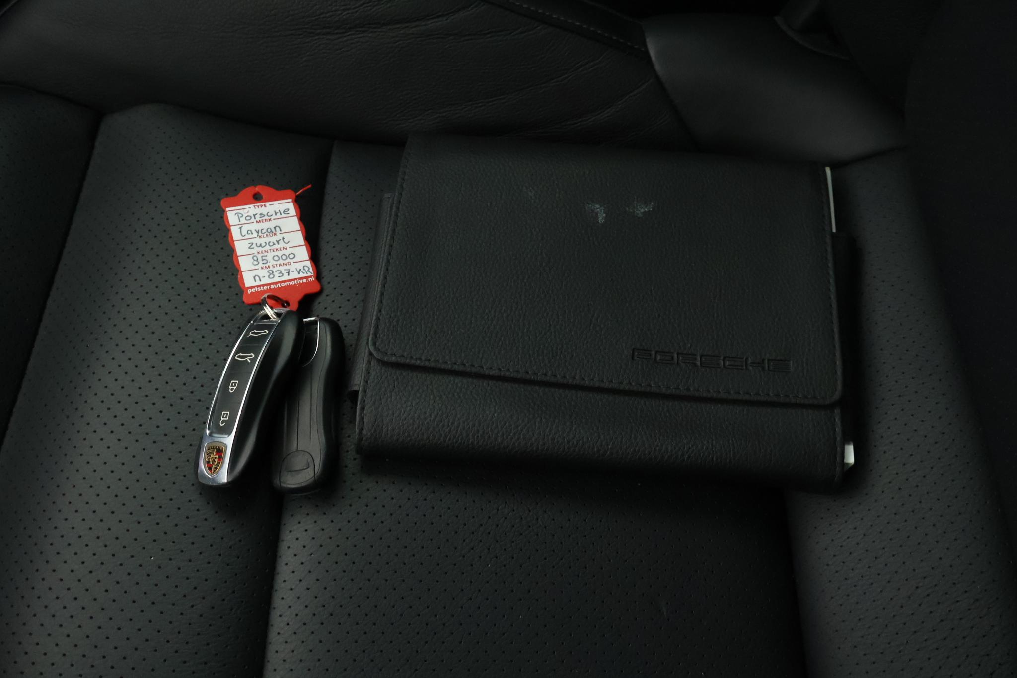 Foto van Porsche Taycan 4s