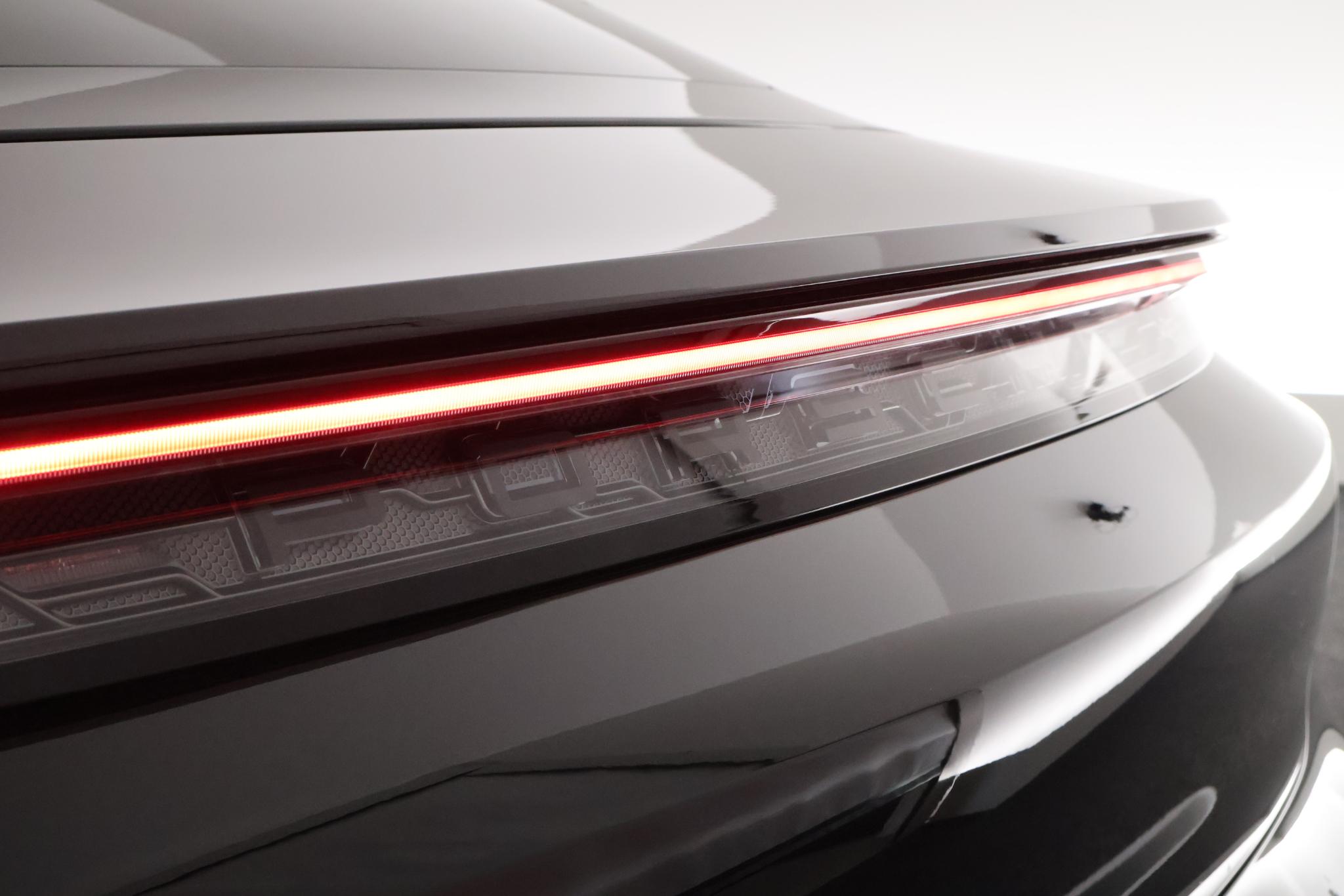 Foto van Porsche Taycan 4s