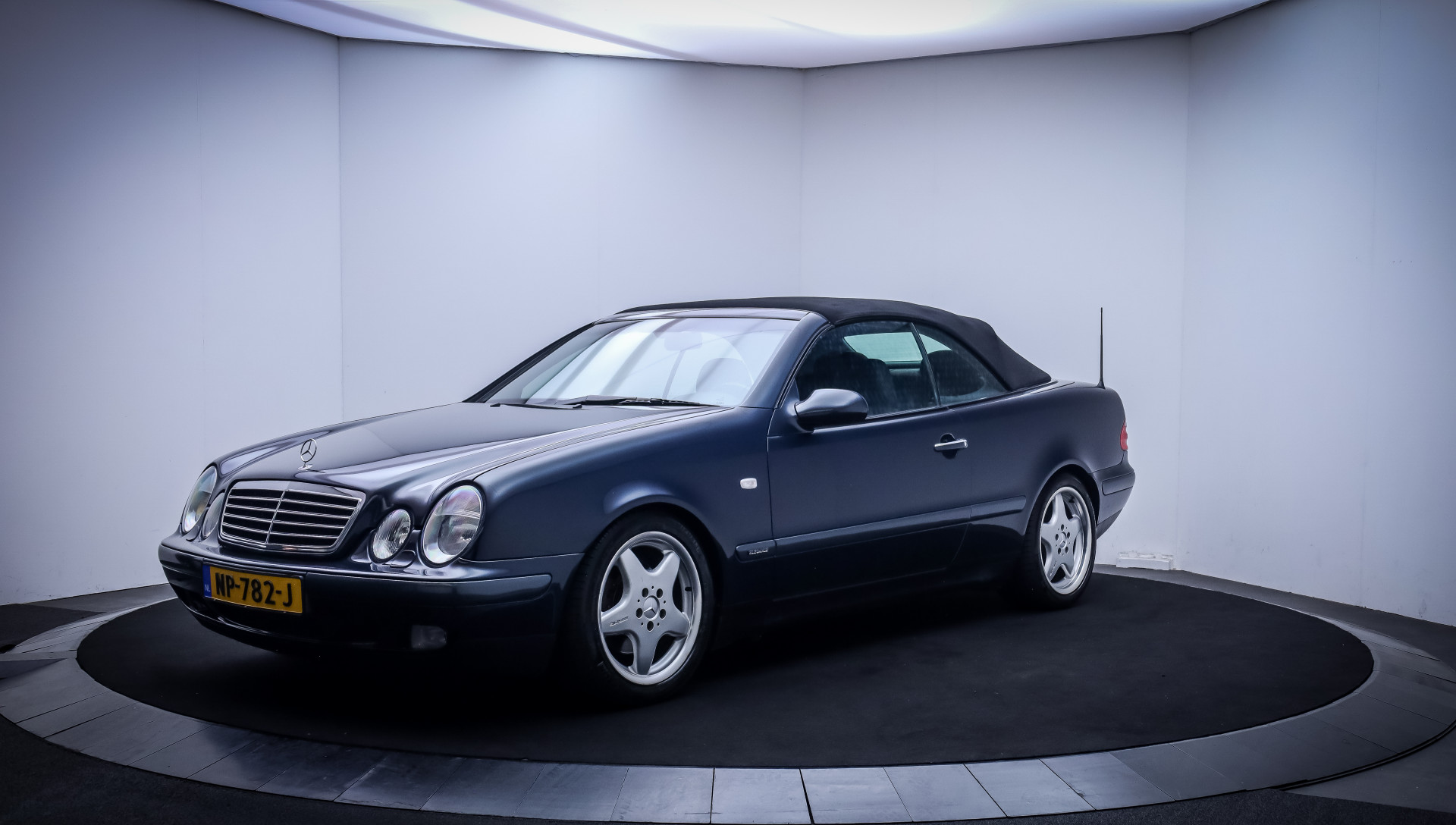 Foto van Mercedes-Benz CLK 230 Kompressor