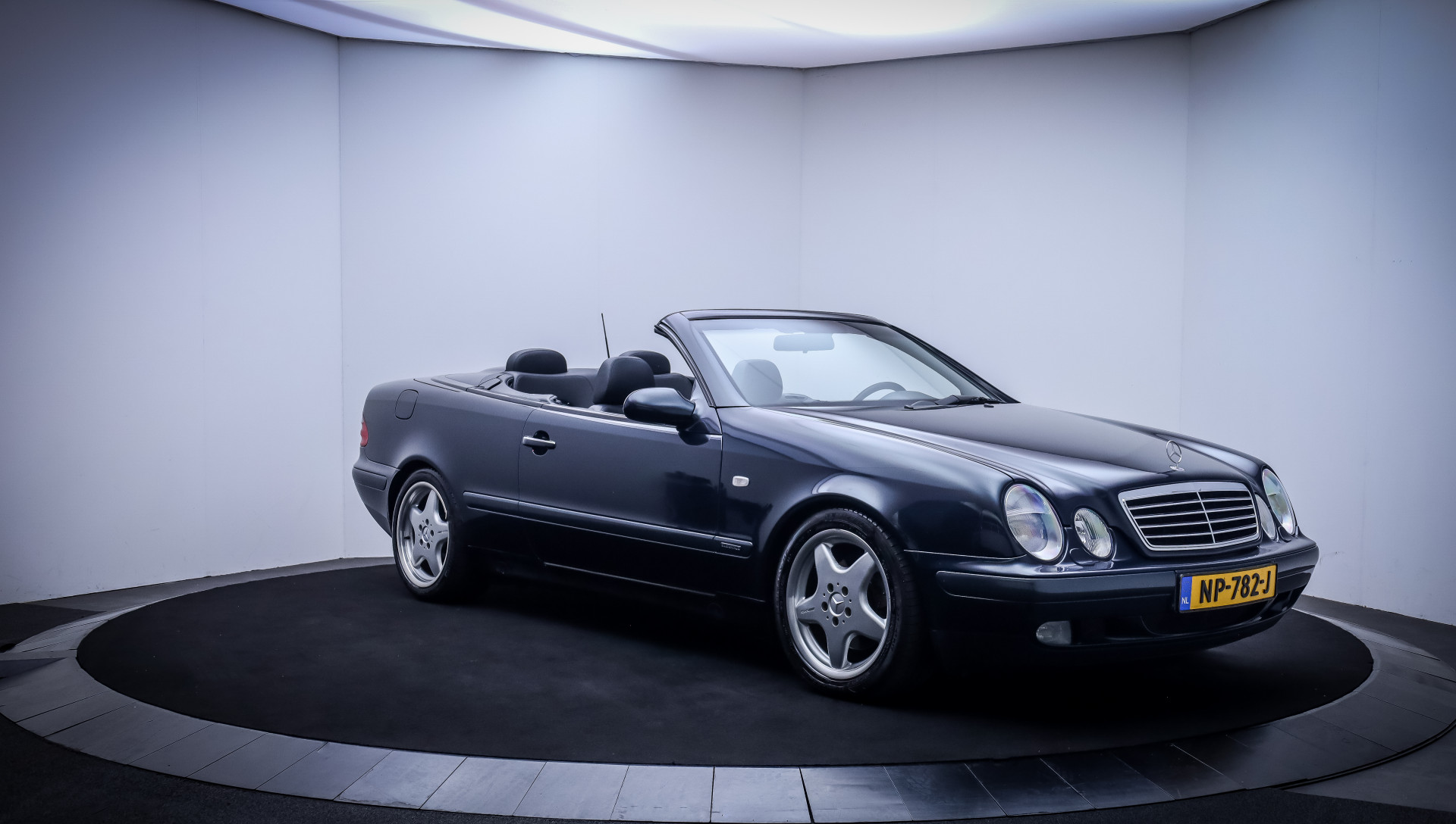 Foto van Mercedes-Benz CLK 230 Kompressor