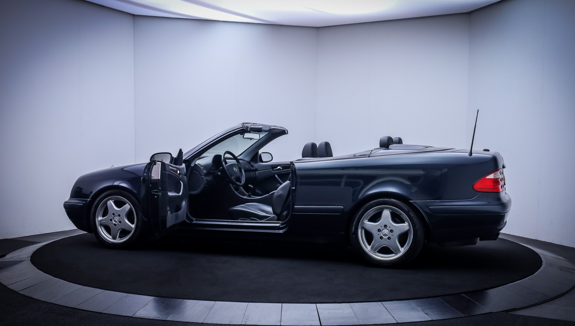 Foto van Mercedes-Benz CLK 230 Kompressor