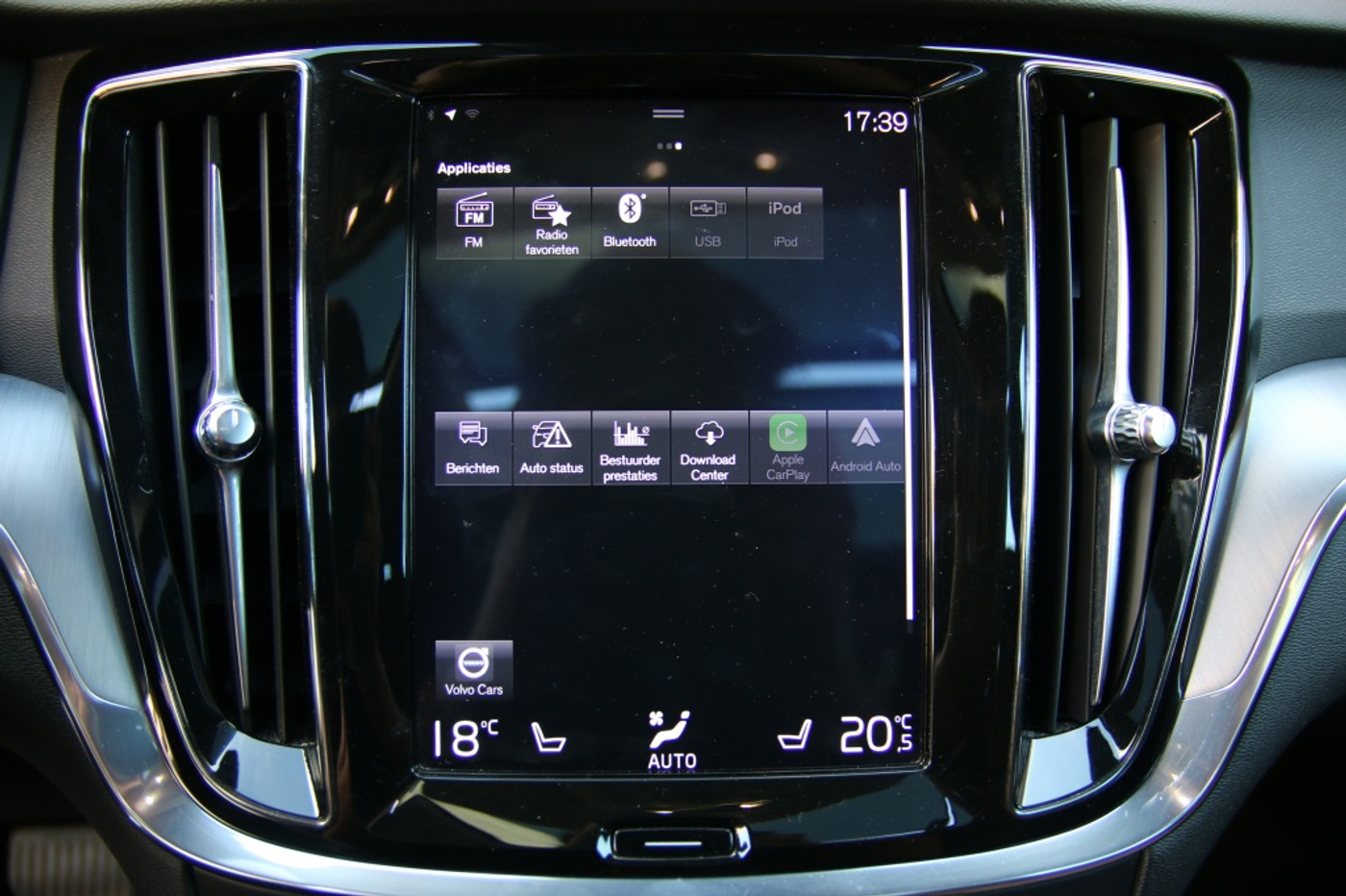 Foto van Volvo V60 T6 Twin Engine