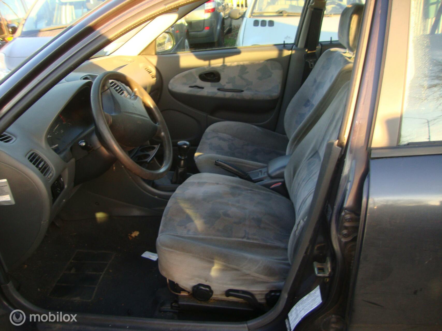 Foto van Mitsubishi Carisma