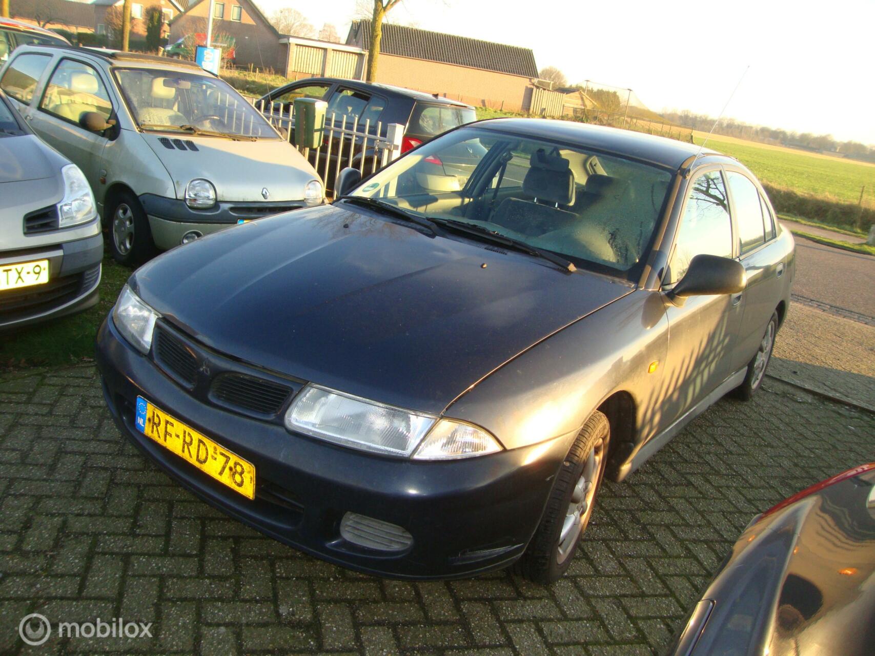Mitsubishi Carisma 1.6 GL 1997 - voorkant