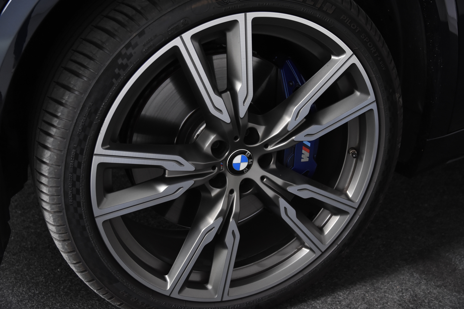 Foto van BMW X5 M50i