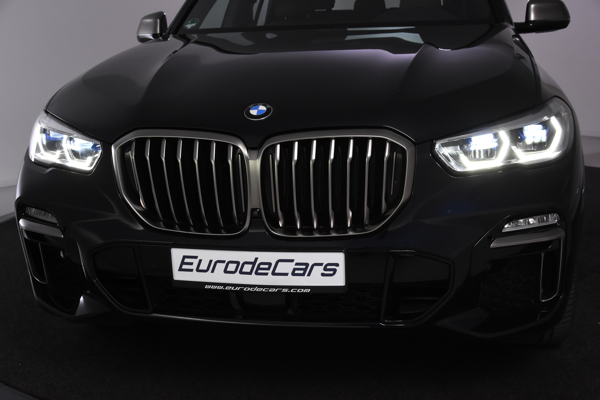 Foto van BMW X5 M50i