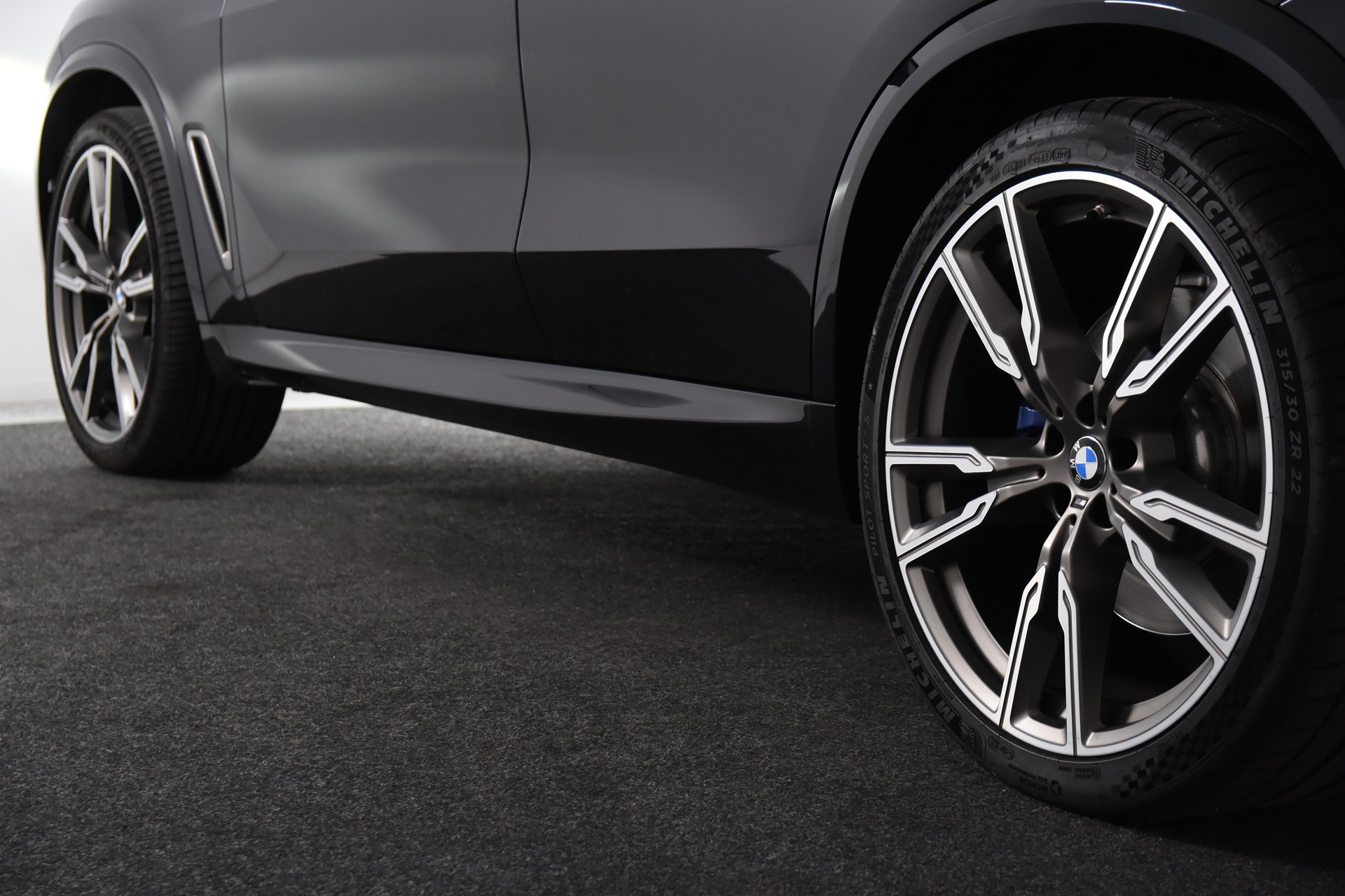 Foto van BMW X5 M50i