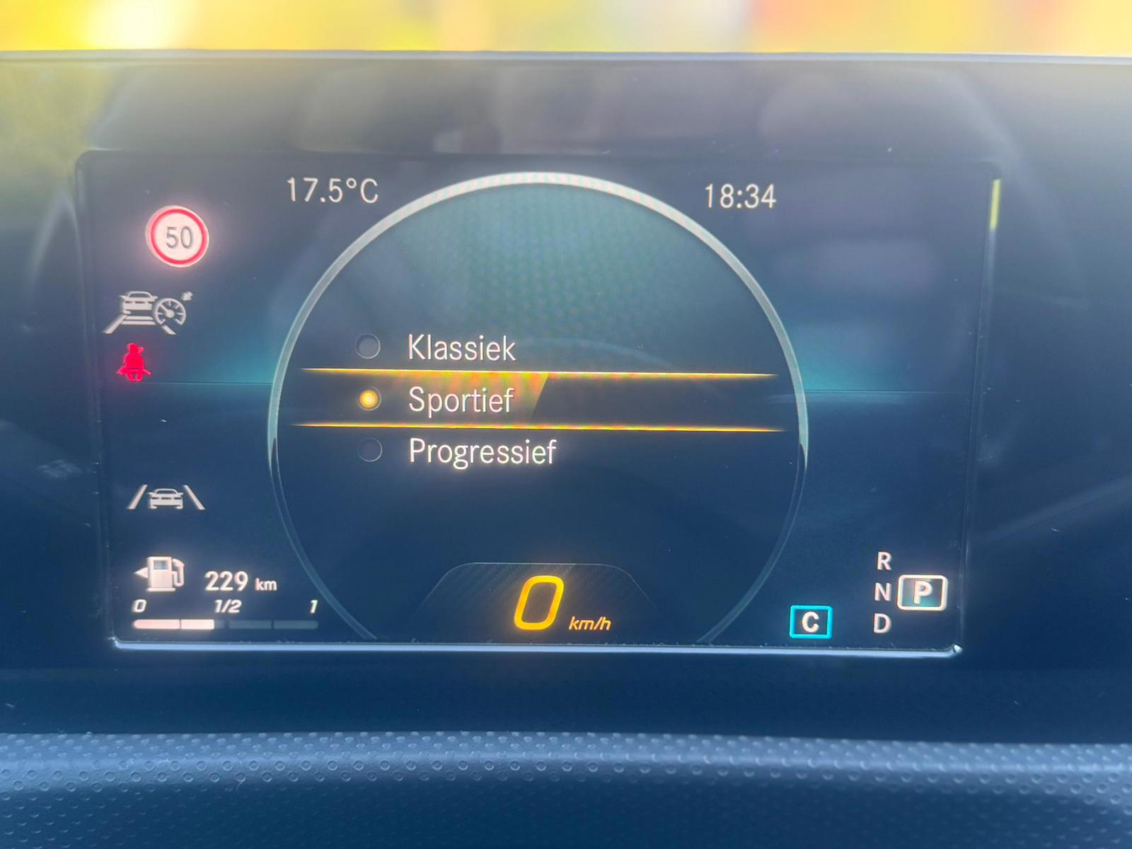 Foto van Mercedes-Benz A 200