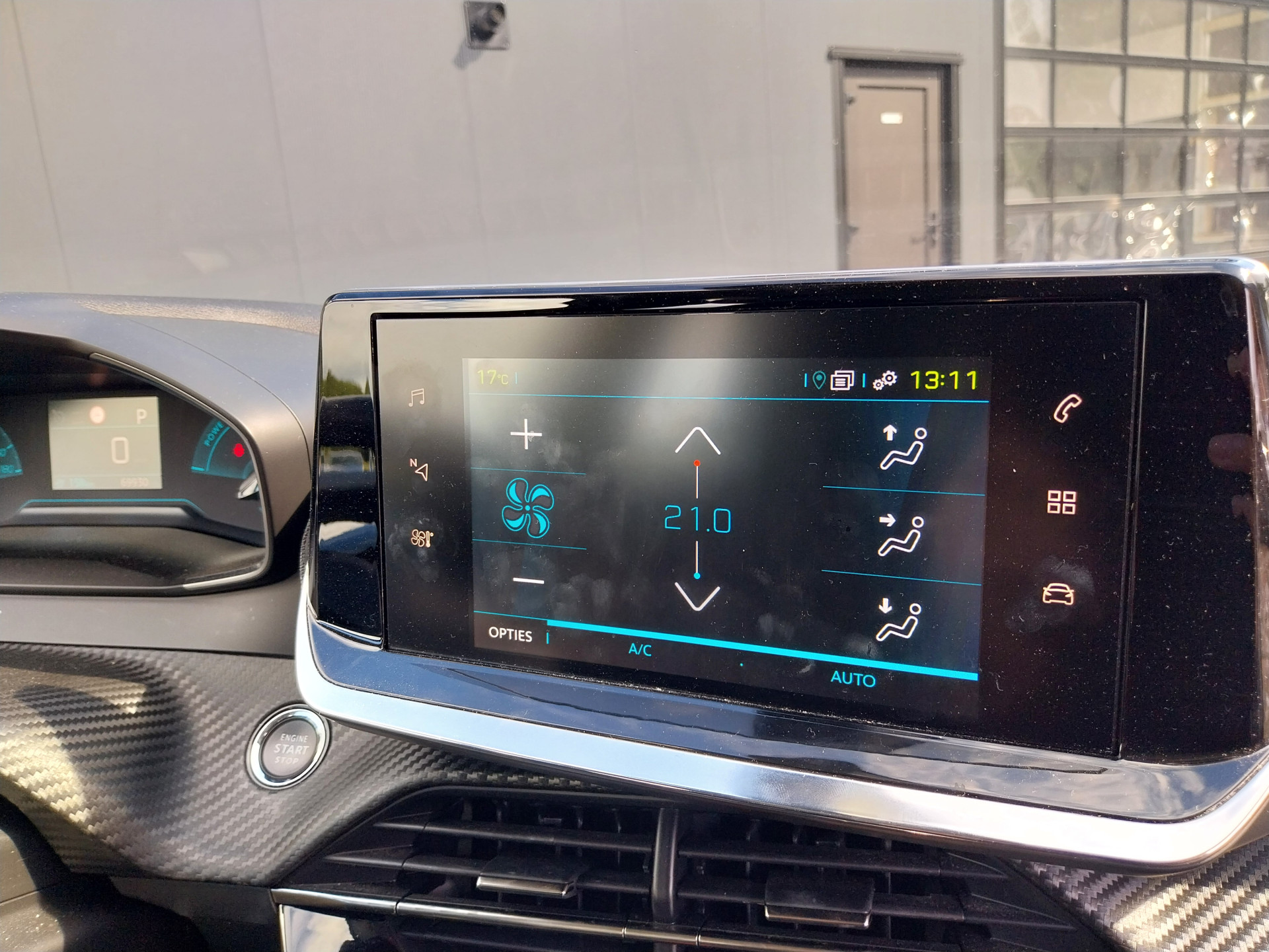 Foto van Peugeot E-2008