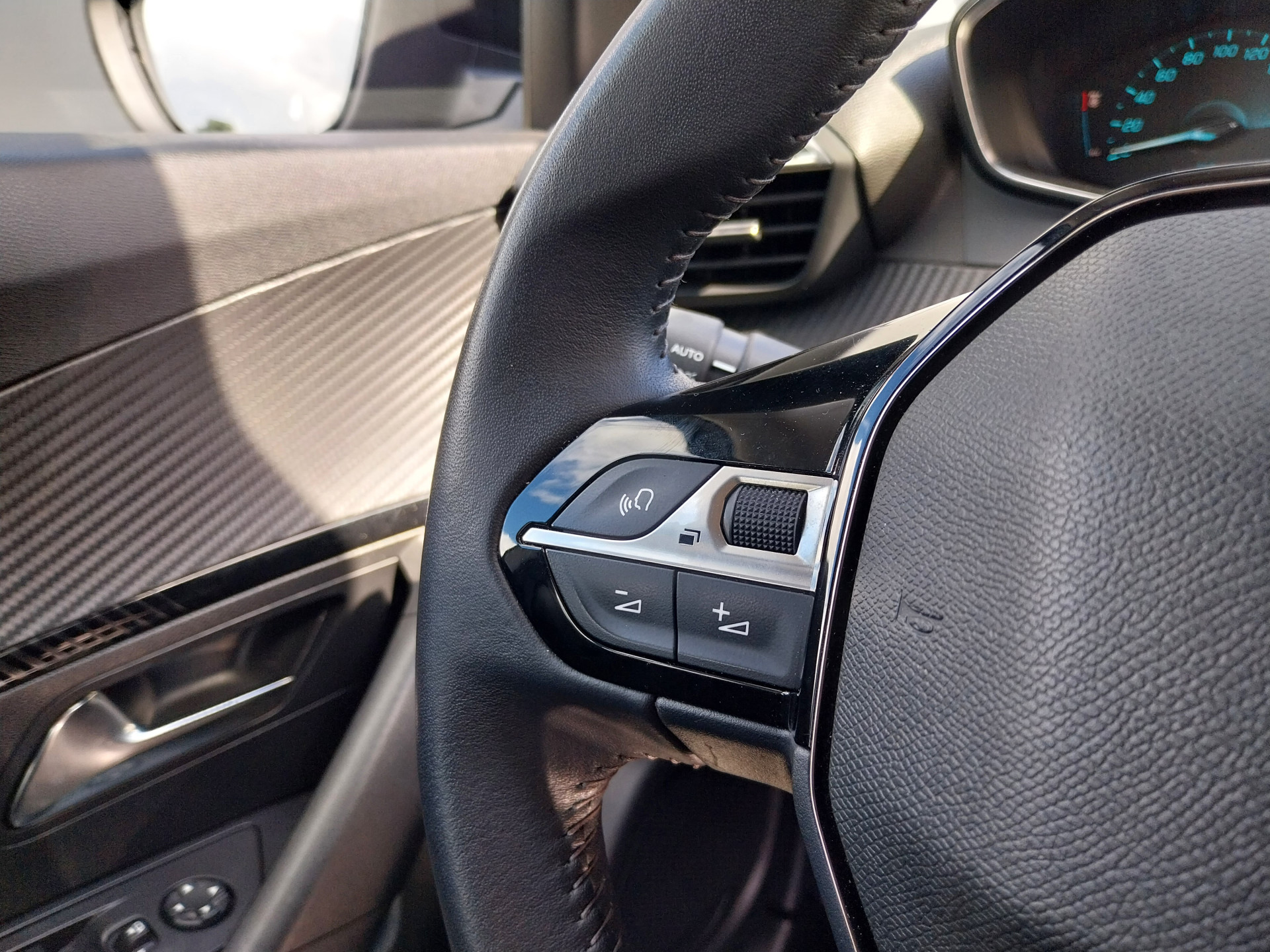 Foto van Peugeot E-2008
