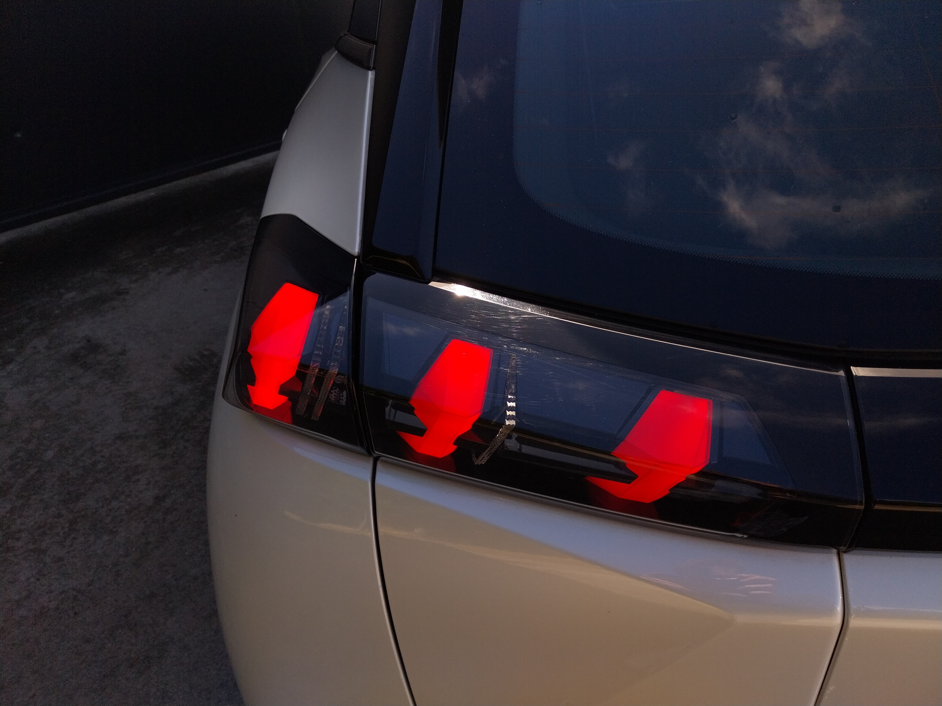 Foto van Peugeot E-2008