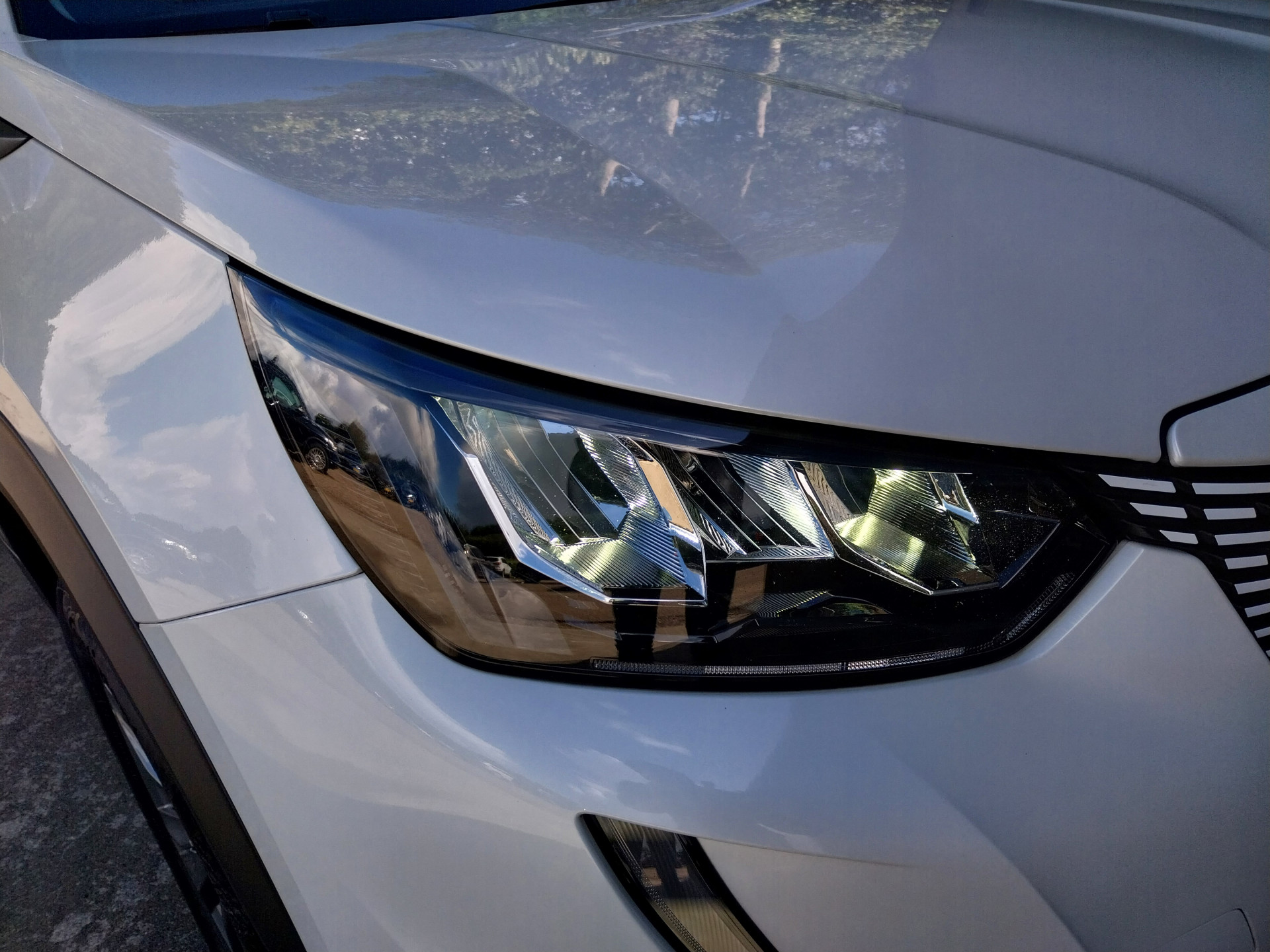 Foto van Peugeot E-2008