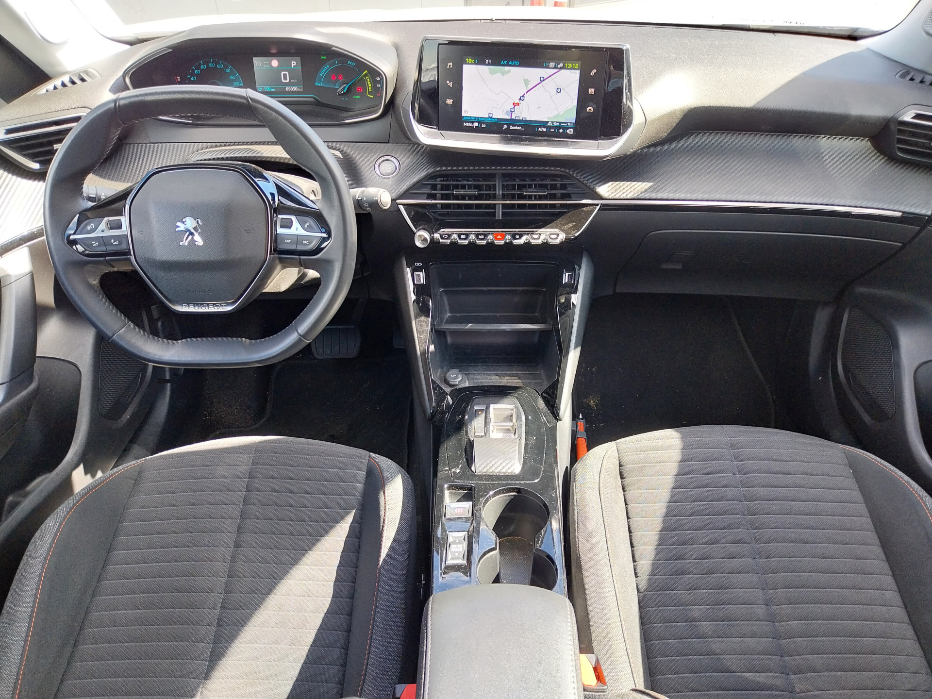 Foto van Peugeot E-2008