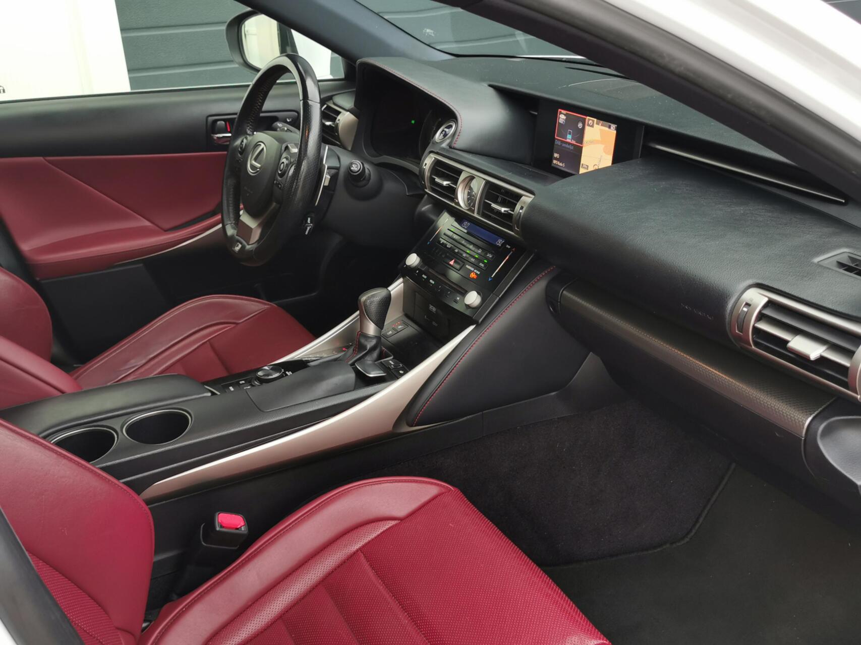 Foto van Lexus Lexus Is300h
