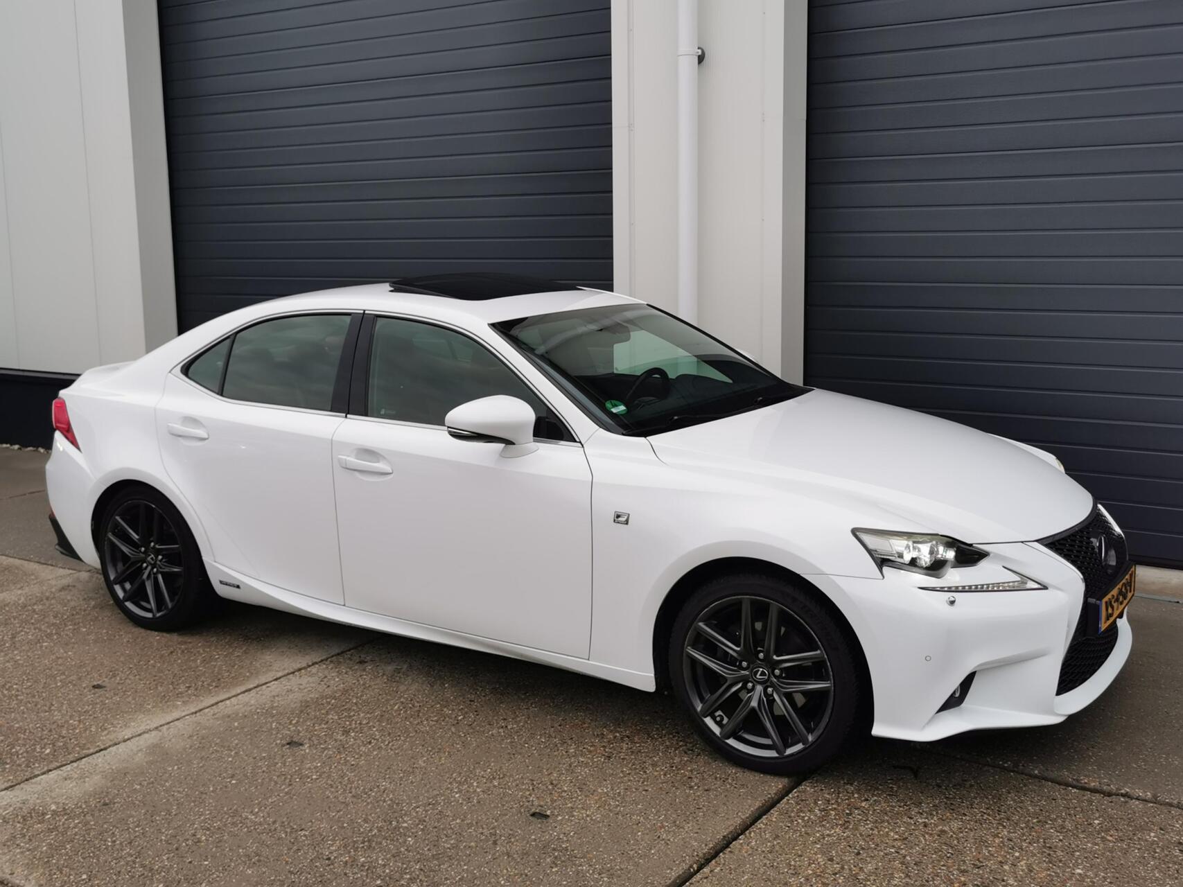 Foto van Lexus Lexus Is300h