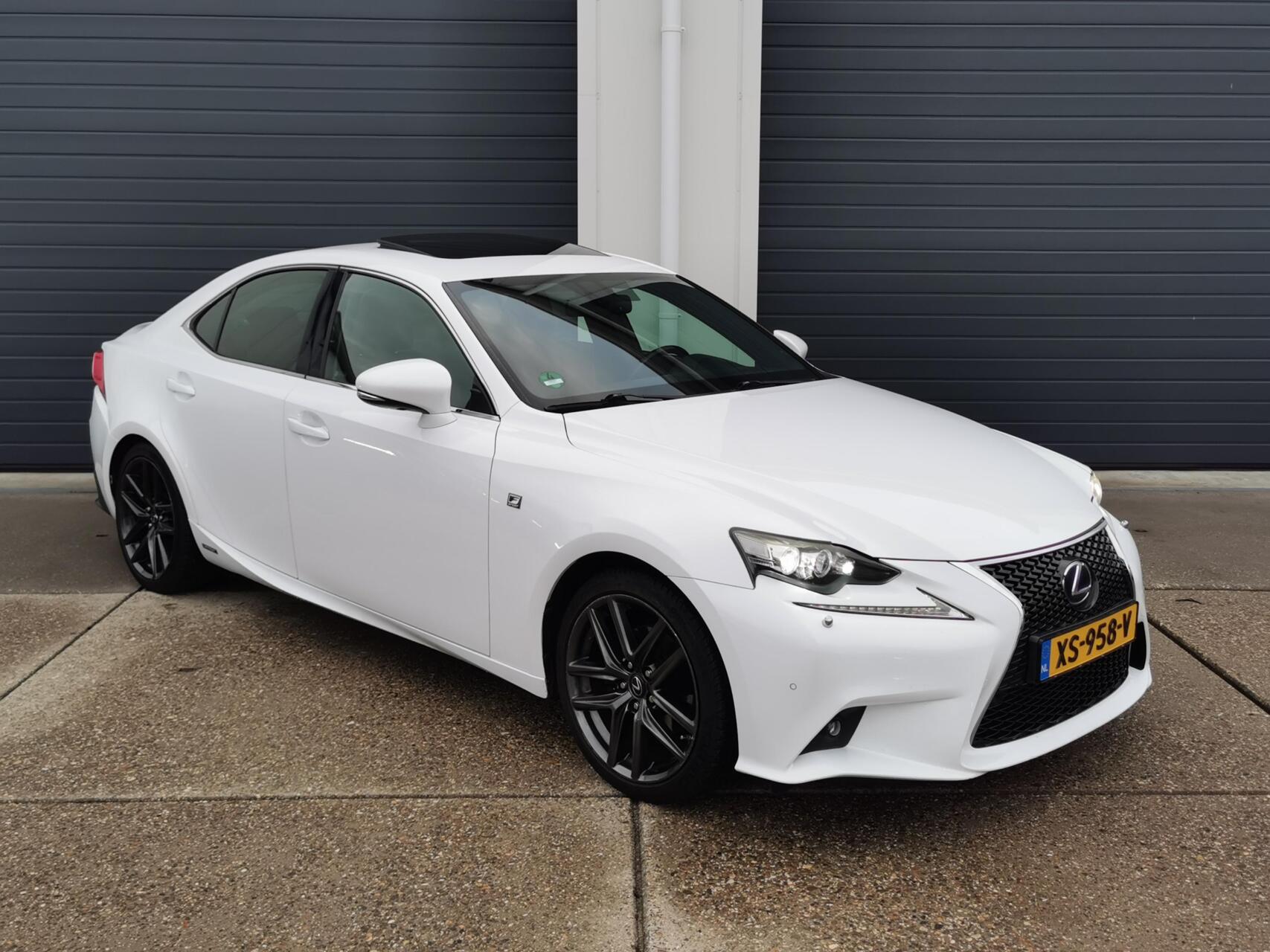 Foto van Lexus Lexus Is300h